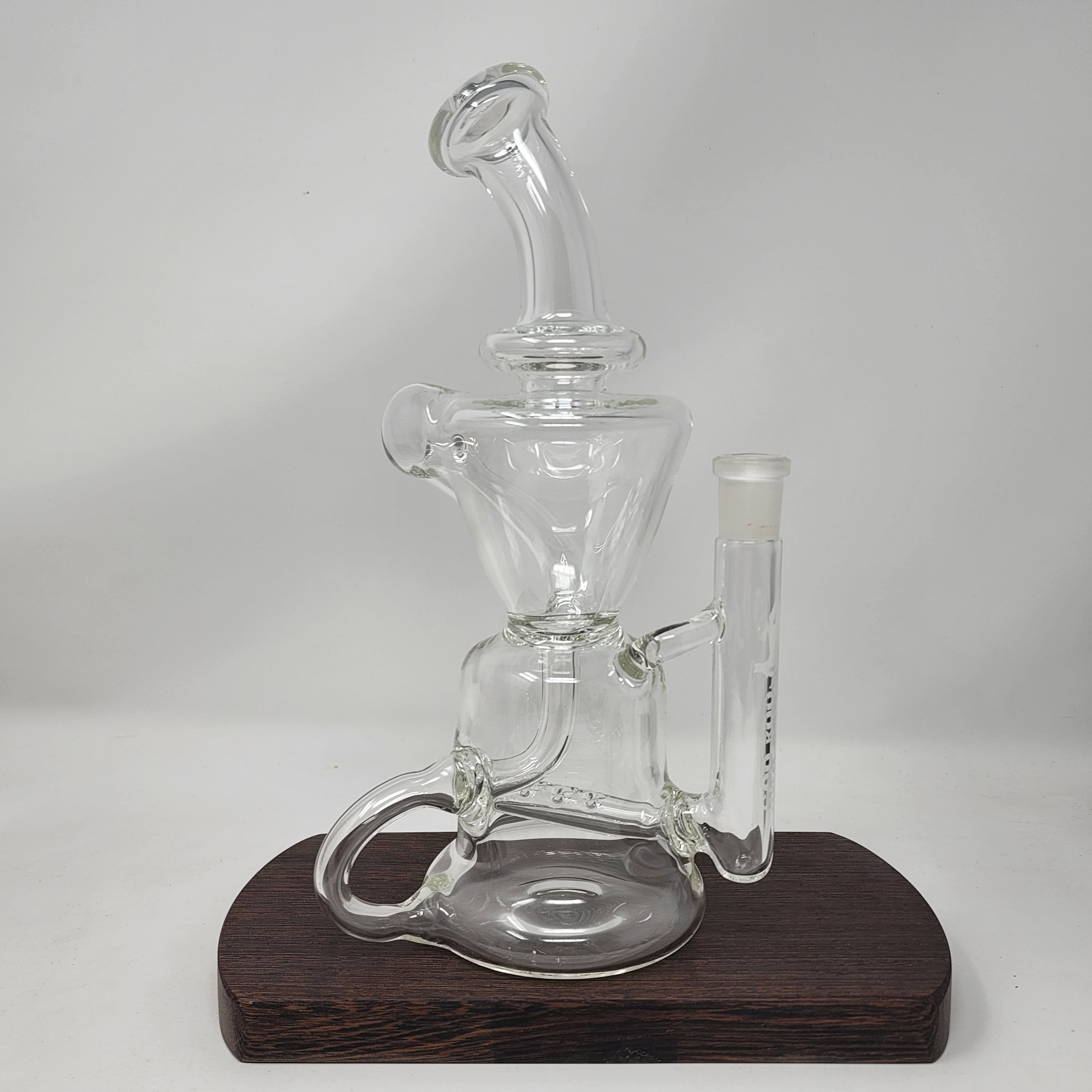 A Goo Roo Glass flagship rig, the Klein recycler has incredible function and appearance. Fitting is 14mm Female. Made in USA!
** This product is individually handmade by the same or different glass blower and there may be a variation in size of product. There could also be a variation in the logo size, placement, and color…