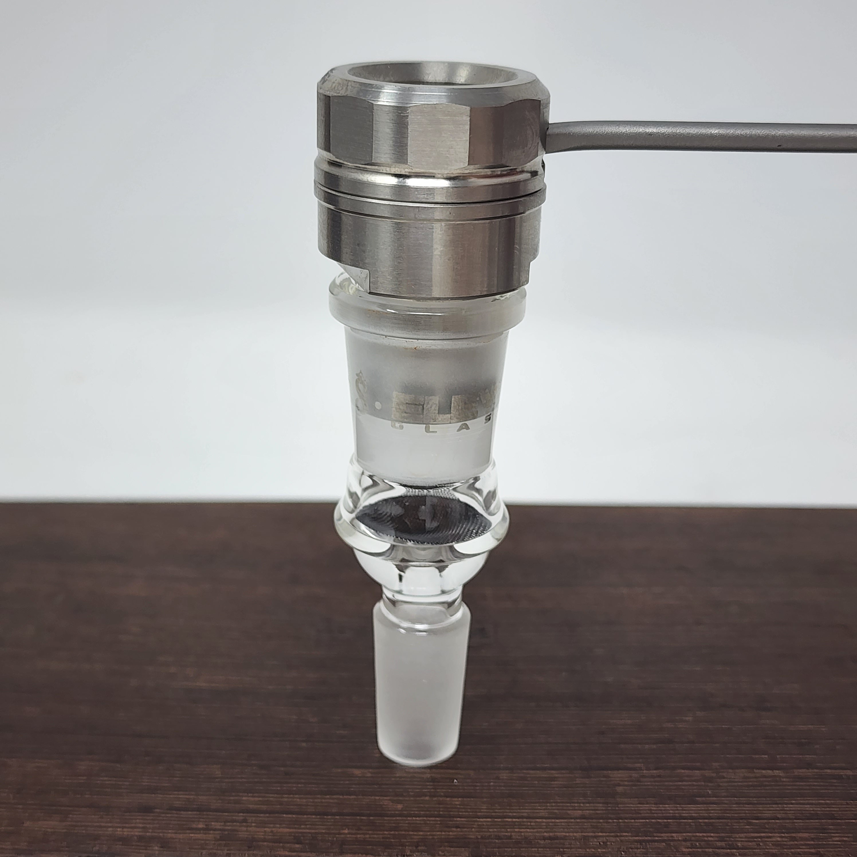 The 22mm diffuser is the standard diffuser that works only with the Cannabis Hardware Shovelhead Bowl. It allows the heat to get closer to the load and you can also preheat the titanium bowl for some extra punch. The 22mm diffuser wraps around the outside of the Shovelhead Bowl.
The injector diffuser rests on the inside of the Shovelhead Bowl. It also works with a number of other injector bowls on the market so it's a bit more versatile considering it still works with the Shovelhead.