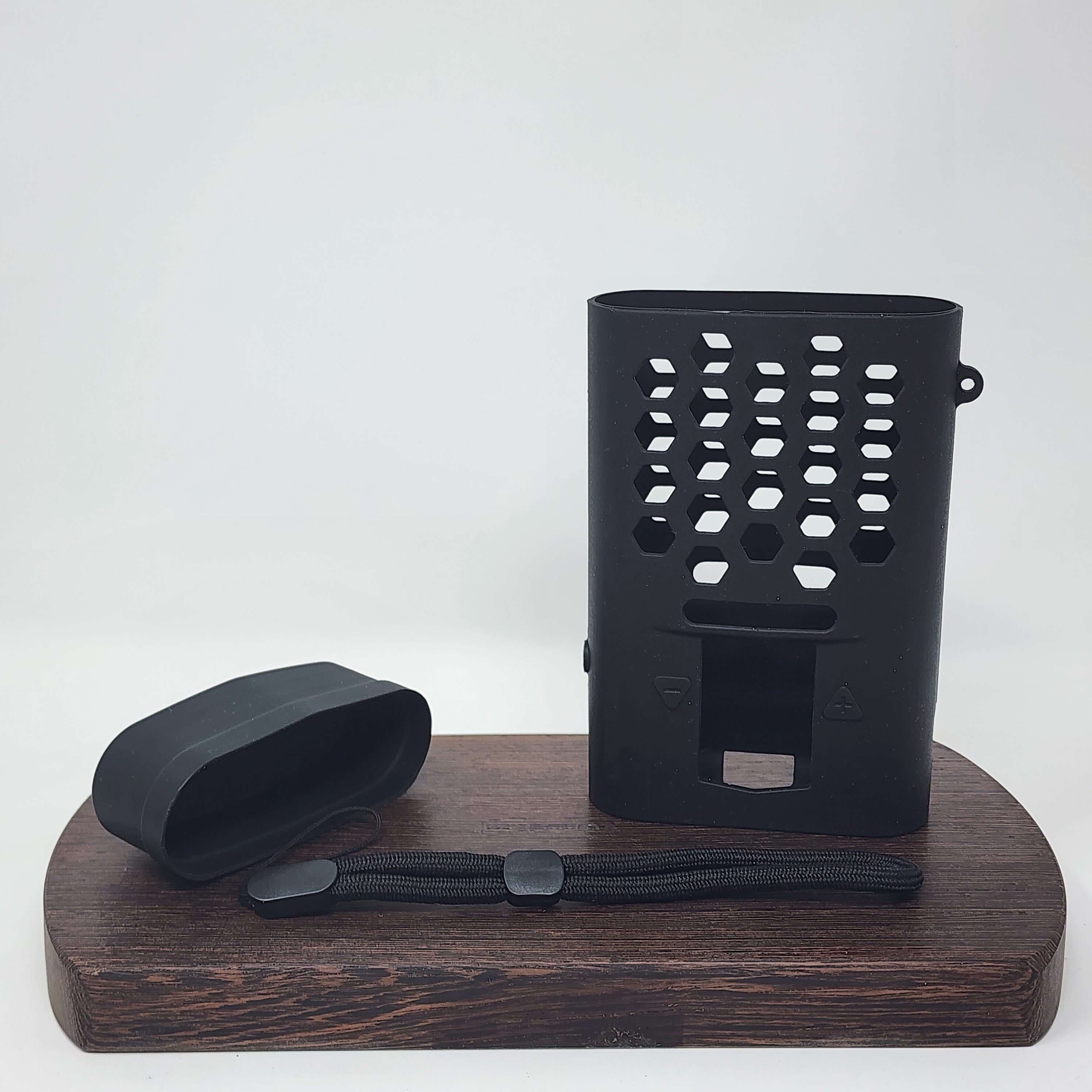 Protect your Storz & Bickel Mighty or Mighty+ with this Silicone Cover Case with included lanyard! The mighty will stand up on its own as well so this doubles as a stand!