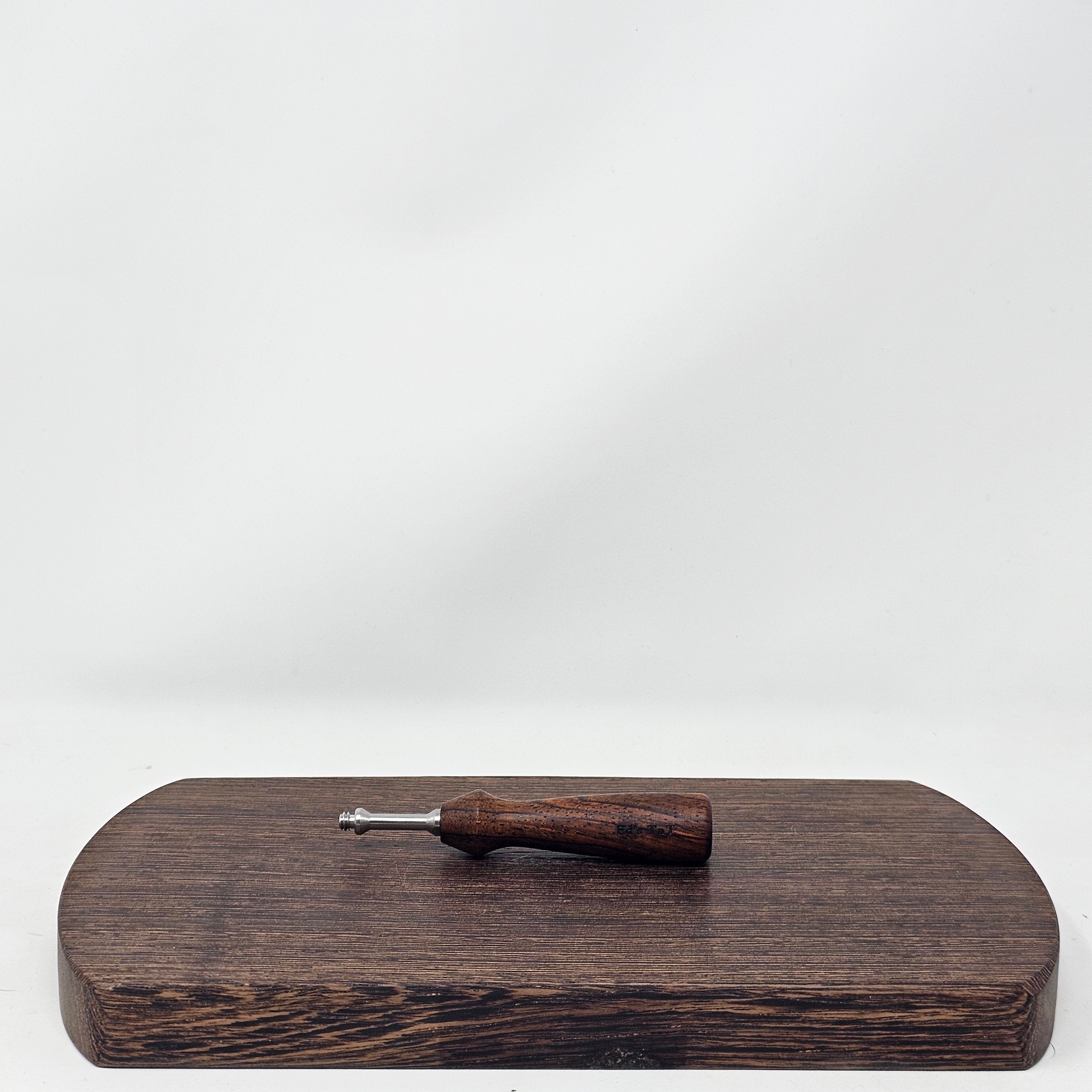 This is a brand new offering by Ed's TNT for Cannabis Hardware.

These handles are designed specifically with the Mary and Jane Diffusers in mind but feature the same 10-24 thread size as many of our accessories, like the shovelhead bowl, carb cap.

The extended double sided screw has a thread for wood and a 10-24 machine screw on the other end which makes it compatible with a range of Ch products like the Shovelhead, carb cap and others that share that same thread size.