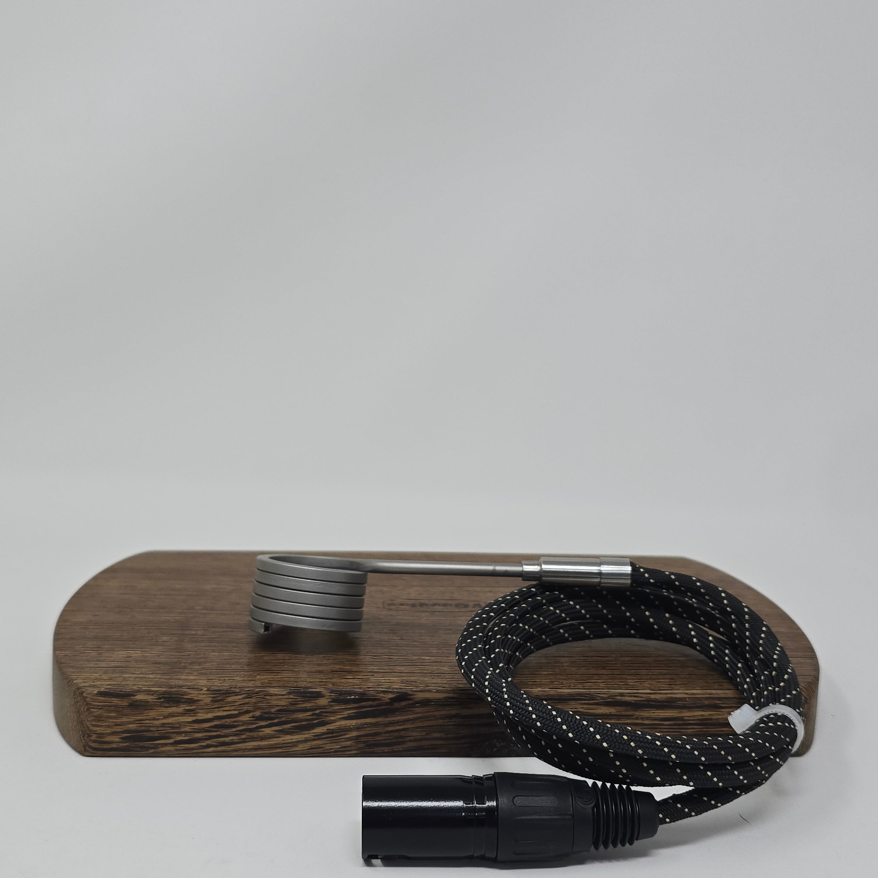 25mm Barrel Enail Coil for XLR Controllers (Works with Auber, Crossing Technology and Disorderly Conduction PID's as well as others with the identical pinout below. Does not work with High Five and others with XLR but DIFFERENT pinout
Braided Kevlar sheath protects wires
Available in 110v or 220v
110v works in North America
220v works in UK, EU, AU
30 day warranty
Optional handle(s)
Cannabis Hardware Aluminum Handle
Ed's TnT Cocobolo Wood Handle
Ed's TnT Tigerwood Handle