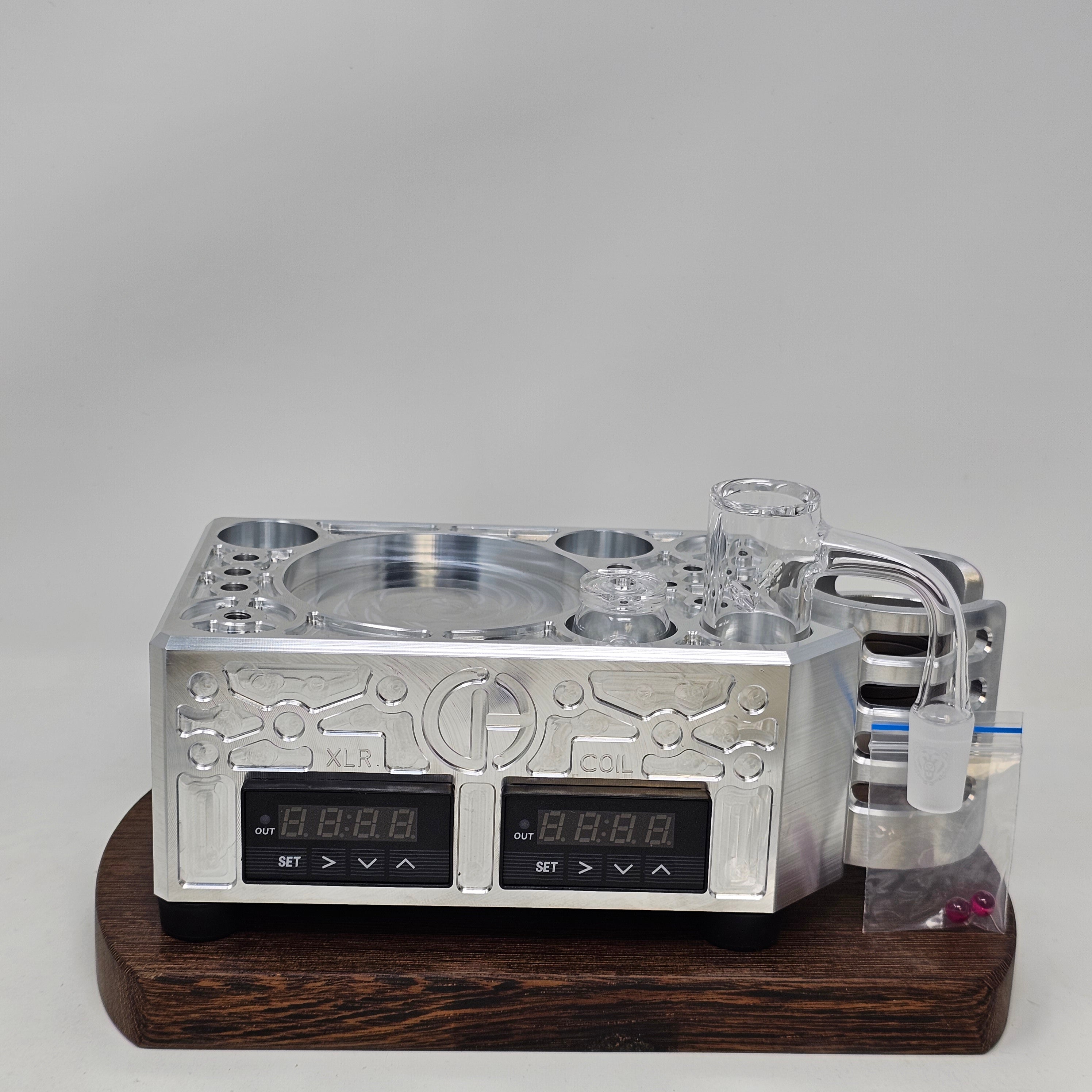 Meet Bliss, the new cordless cannabis base station. Bliss is 1 of 4 of the new ZenLeaf series by Cannabis Hardware. Like the rest of the series, Bliss can be used for either flower or concentrates. What differentiates Bliss from the rest of the collection is that Bliss is the only enail station in the ZenLeaf collection that has an external XLR plug with its own temperature controller and on/off switch. This gives you the option to power and control the temperature on your existing Flowerpot.