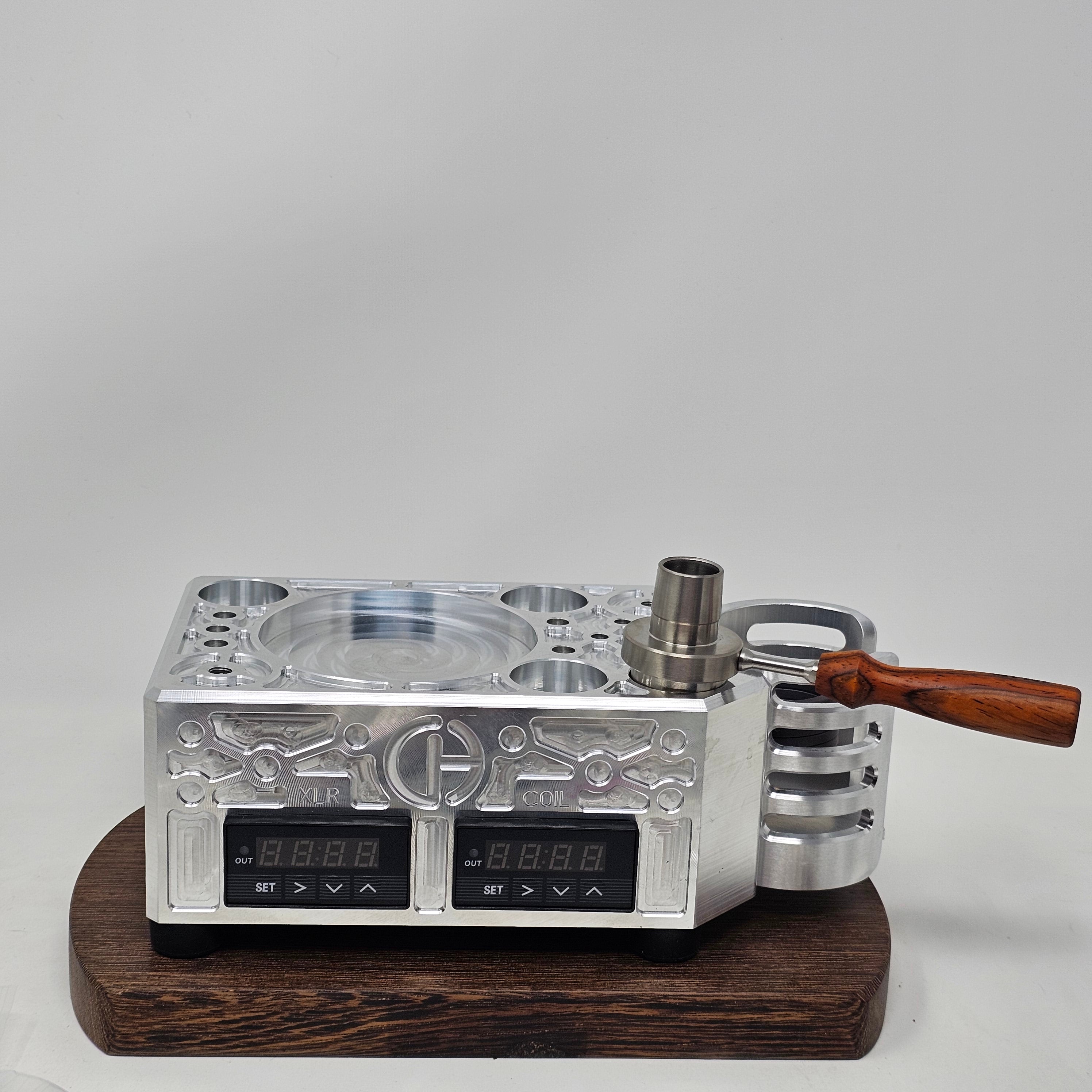 Meet Bliss, the new cordless cannabis base station. Bliss is 1 of 4 of the new ZenLeaf series by Cannabis Hardware. Like the rest of the series, Bliss can be used for either flower or concentrates. What differentiates Bliss from the rest of the collection is that Bliss is the only enail station in the ZenLeaf collection that has an external XLR plug with its own temperature controller and on/off switch. This gives you the option to power and control the temperature on your existing Flowerpot.