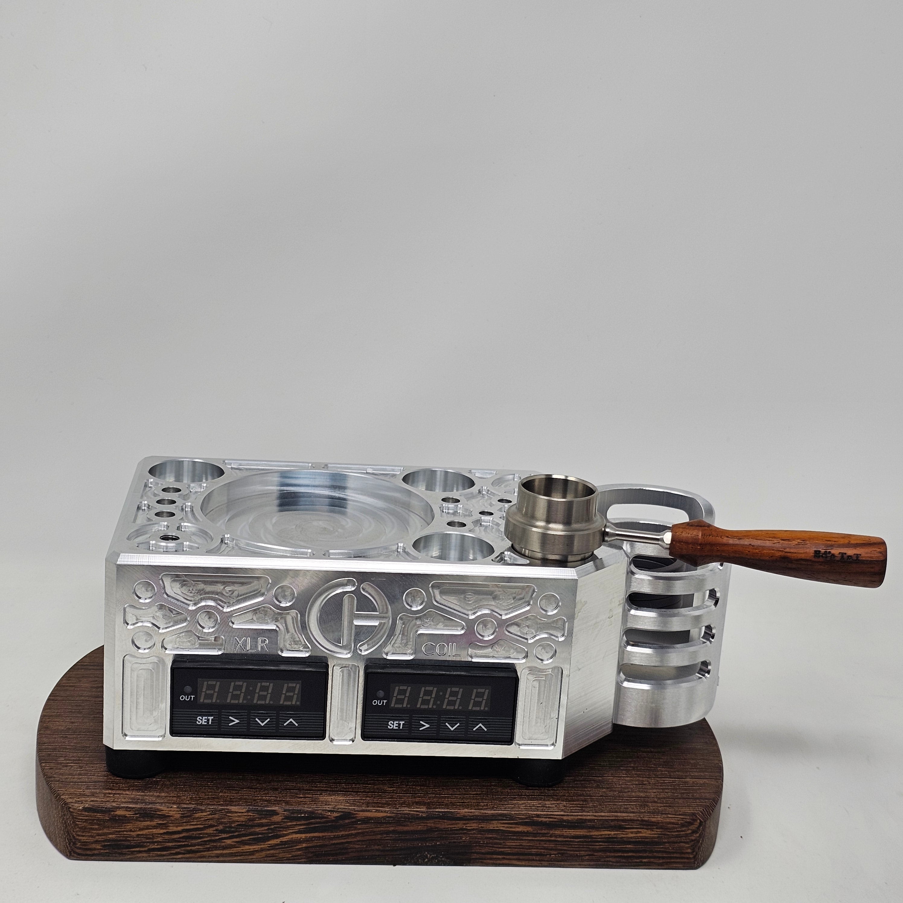 Meet Bliss, the new cordless cannabis base station. Bliss is 1 of 4 of the new ZenLeaf series by Cannabis Hardware. Like the rest of the series, Bliss can be used for either flower or concentrates. What differentiates Bliss from the rest of the collection is that Bliss is the only enail station in the ZenLeaf collection that has an external XLR plug with its own temperature controller and on/off switch. This gives you the option to power and control the temperature on your existing Flowerpot.