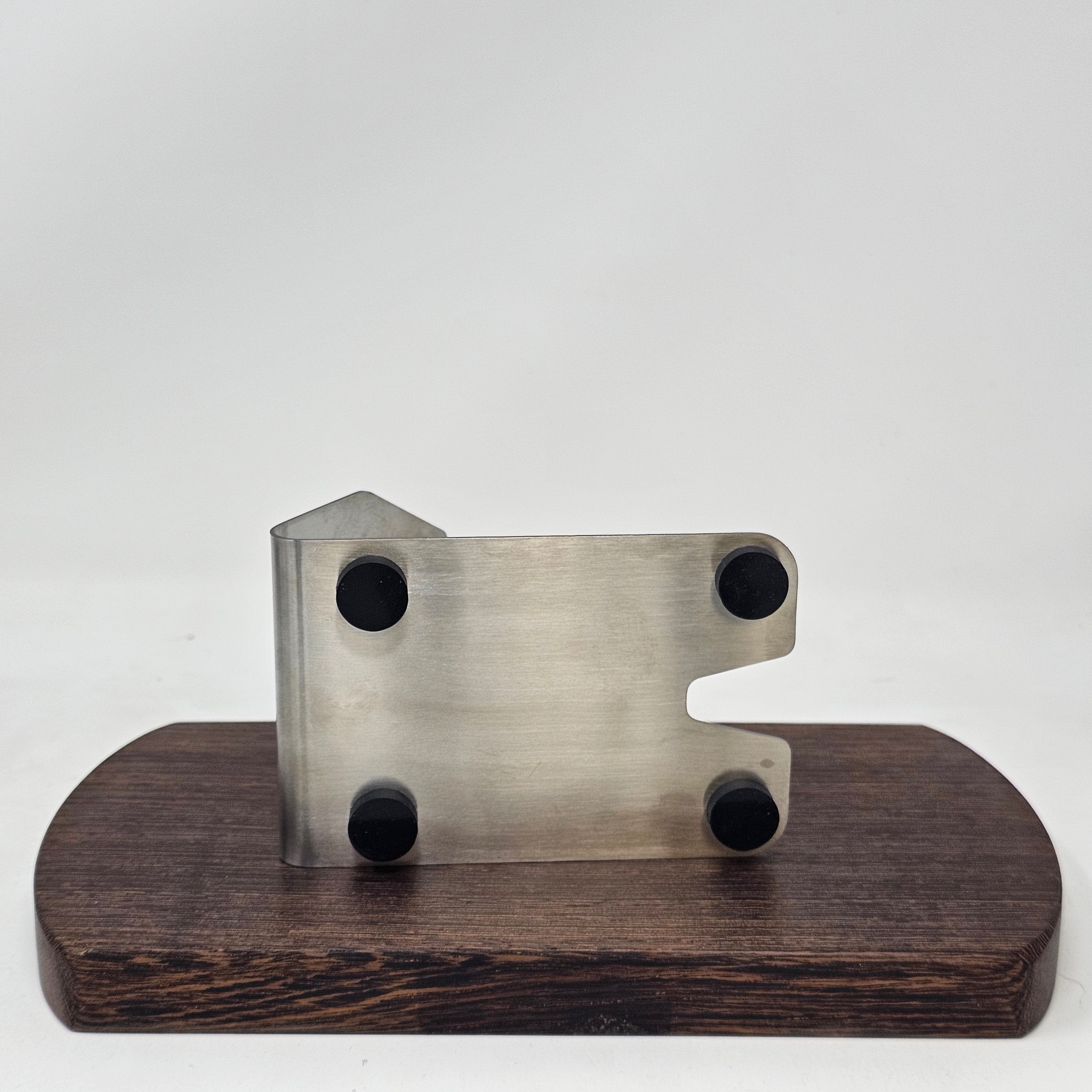 Coil Heat Stand

Includes rubber feet for non-slip surface. Same coil heat stand included in the Ruby Twist Bundle by Crossing Technology