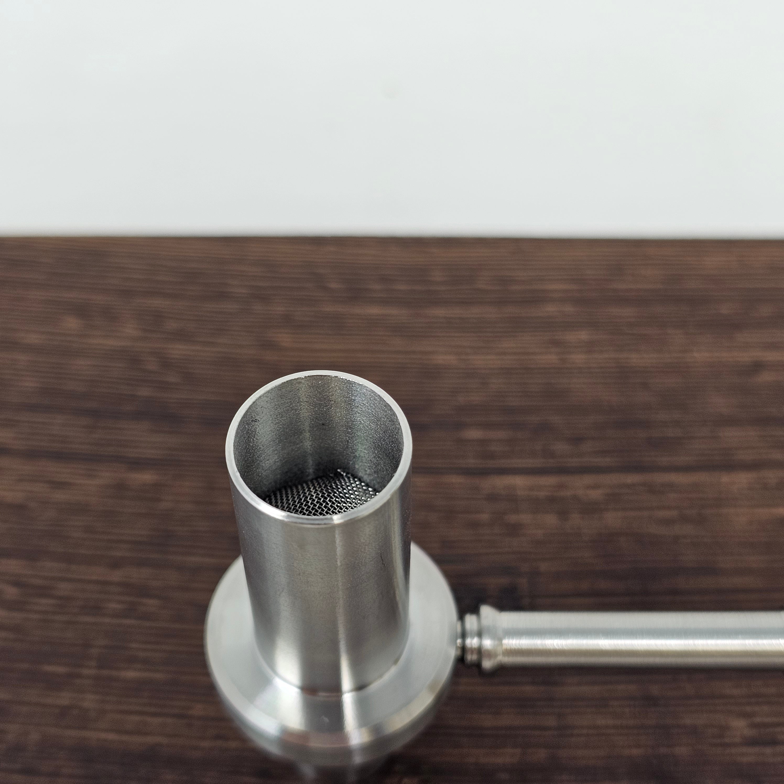 Machined in Thailand, take your Tinymight to a new level with this Stainless Steel Waterpipe Adapter! Interchangeable with Tinymight or Tinymight 2!