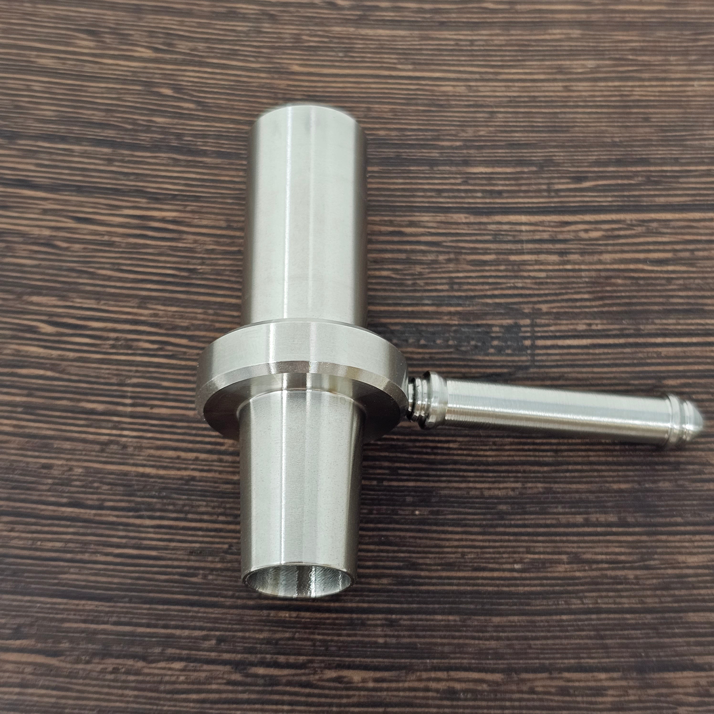 Machined in Thailand, take your Tinymight to a new level with this Stainless Steel Waterpipe Adapter! Interchangeable with Tinymight or Tinymight 2!