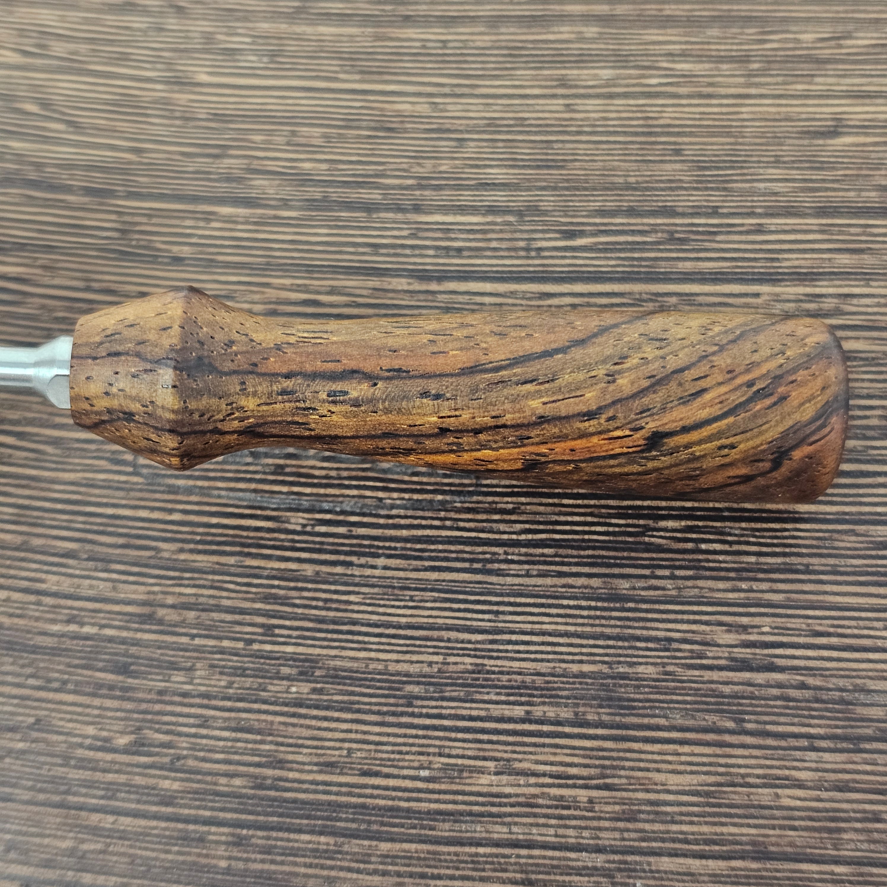 This is a brand new offering by Ed's TNT for Cannabis Hardware.

These handles are designed specifically with the Mary and Jane Diffusers in mind but feature the same 10-24 thread size as many of our accessories, like the shovelhead bowl, carb cap.

The extended double sided screw has a thread for wood and a 10-24 machine screw on the other end which makes it compatible with a range of Ch products like the Shovelhead, carb cap and others that share that same thread size.
