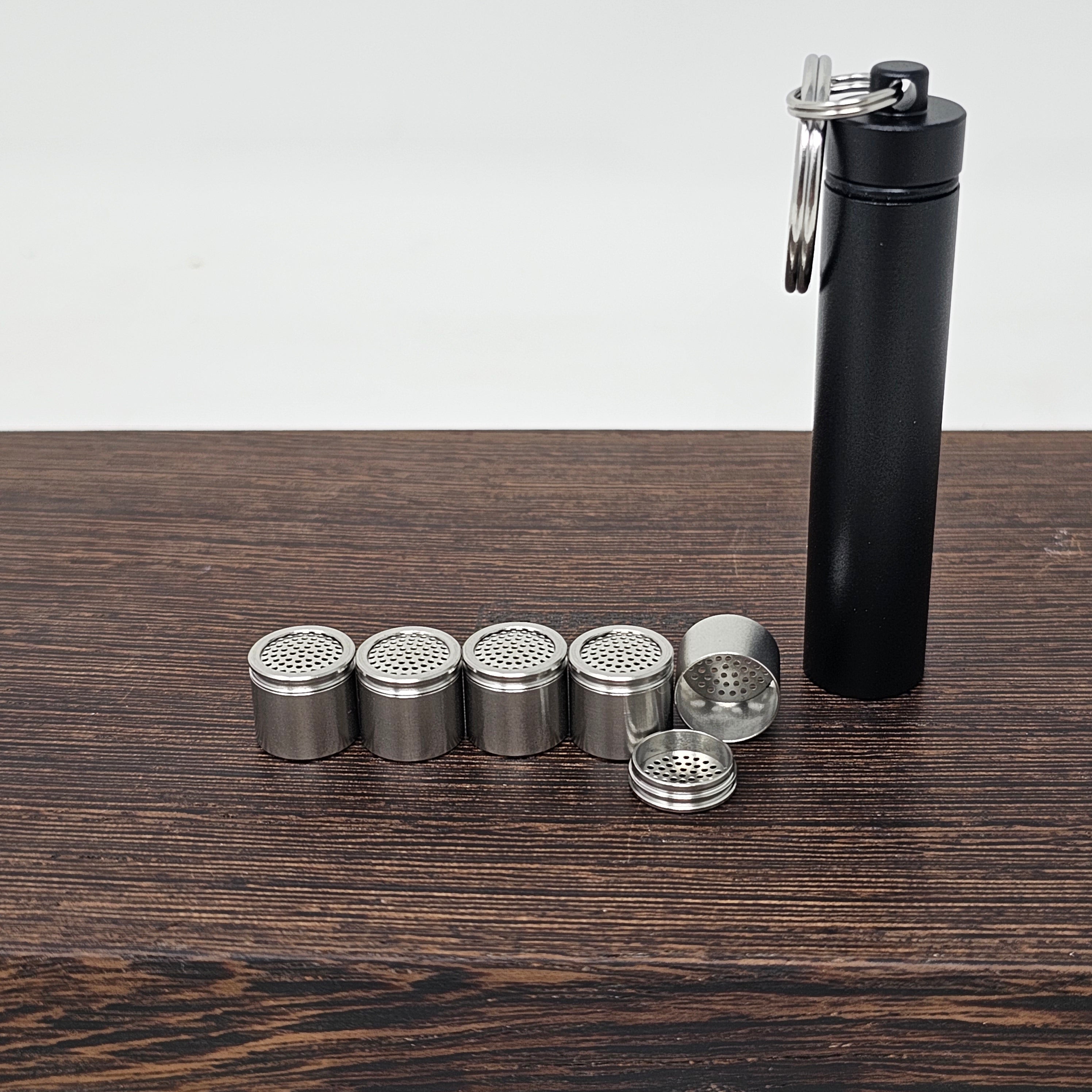 Made of 304 stainless steel, the pods can be filled and swapped quickly. Five per package these are made to fit standard Tinymight/Tinymight 2 stems. Includes Capsule Caddy.
