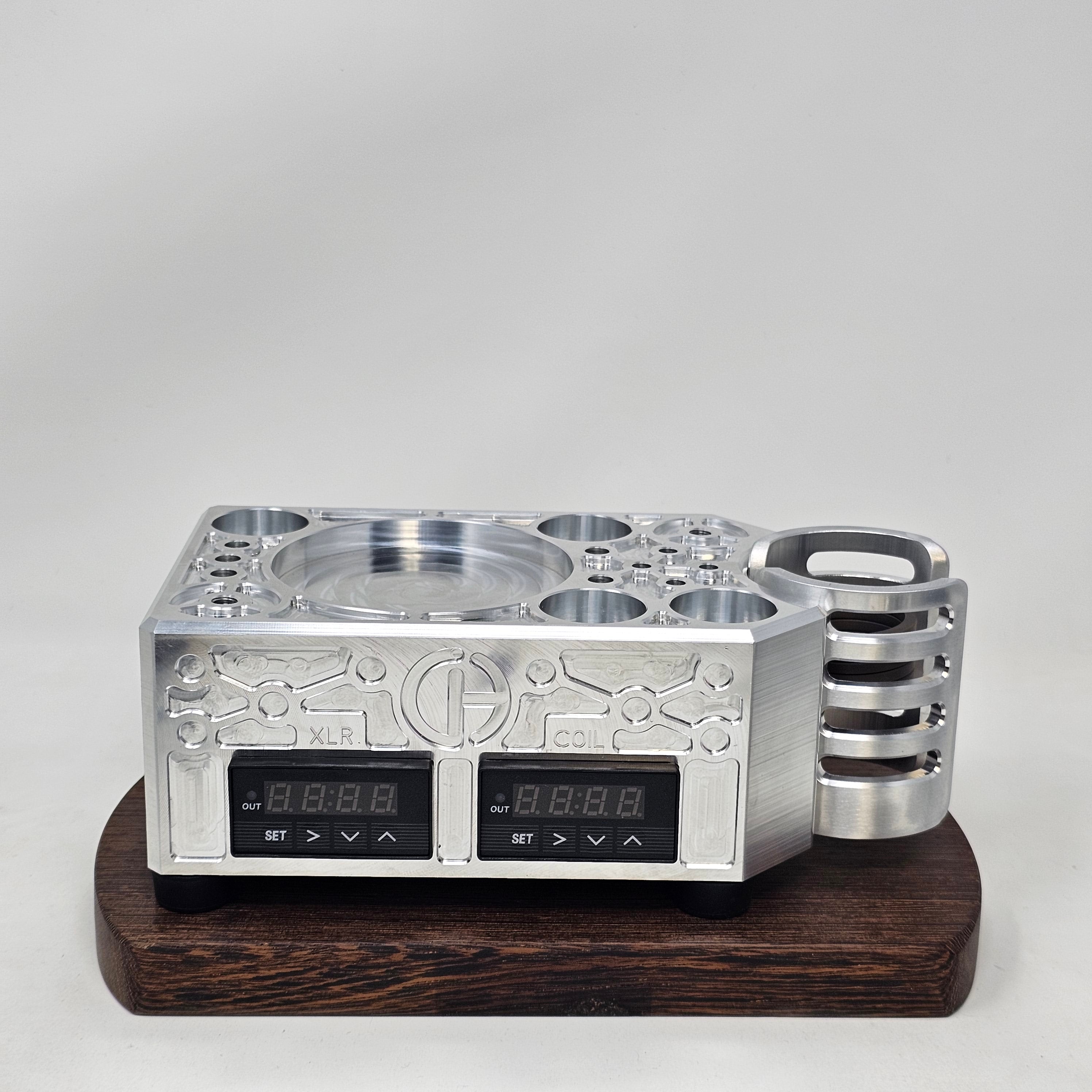 Meet Bliss, the new cordless cannabis base station. Bliss is 1 of 4 of the new ZenLeaf series by Cannabis Hardware. Like the rest of the series, Bliss can be used for either flower or concentrates. What differentiates Bliss from the rest of the collection is that Bliss is the only enail station in the ZenLeaf collection that has an external XLR plug with its own temperature controller and on/off switch. This gives you the option to power and control the temperature on your existing Flowerpot.