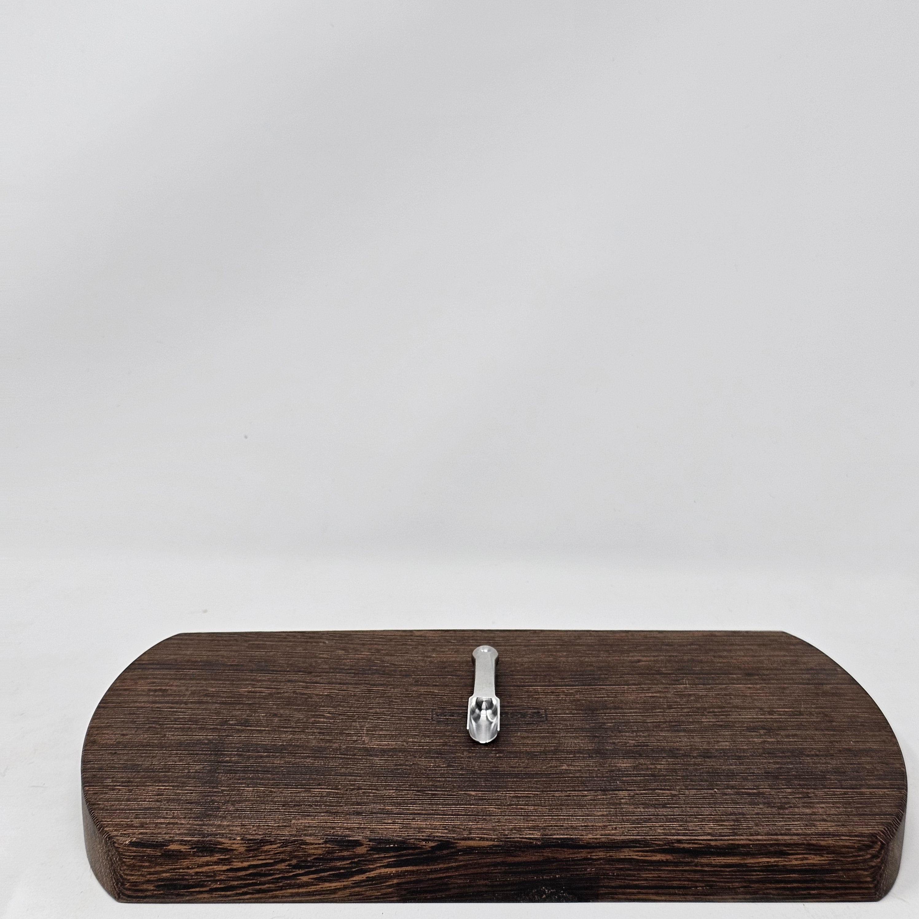 Made of 304SS.&nbsp; This herb scoop is beefy and will stand on it's own.&nbsp; Non-magnetic so it won't get pulled by your grinder magnets.&nbsp;&nbsp;

Choose standard or mini size. Herb scoop standard size found in the Titanium Hybrid Ruby Twist Bundle by Crossing Technology.