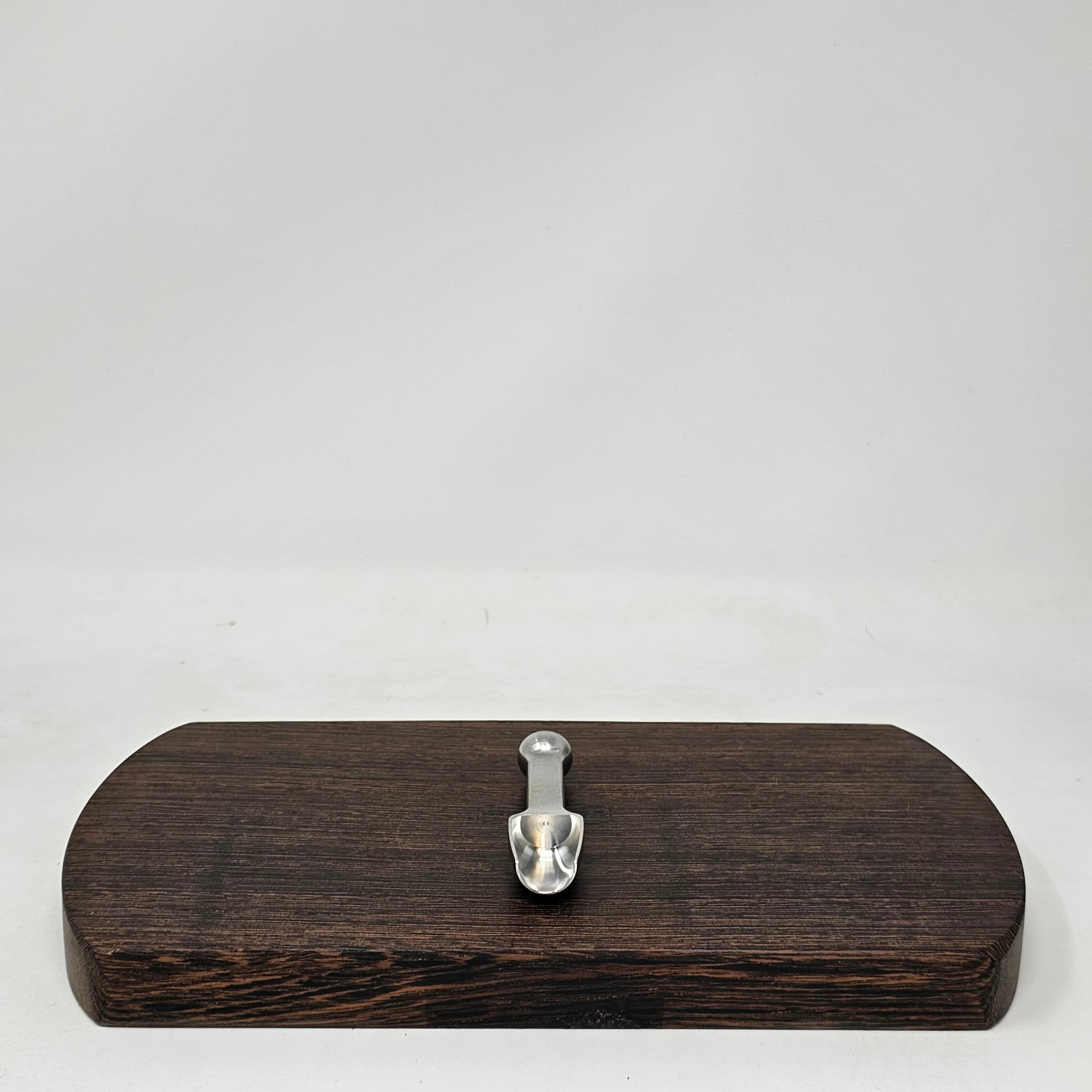 Made of 304SS.&nbsp; This herb scoop is beefy and will stand on it's own.&nbsp; Non-magnetic so it won't get pulled by your grinder magnets.&nbsp;&nbsp;

Choose standard or mini size. Herb scoop standard size found in the Titanium Hybrid Ruby Twist Bundle by Crossing Technology.
