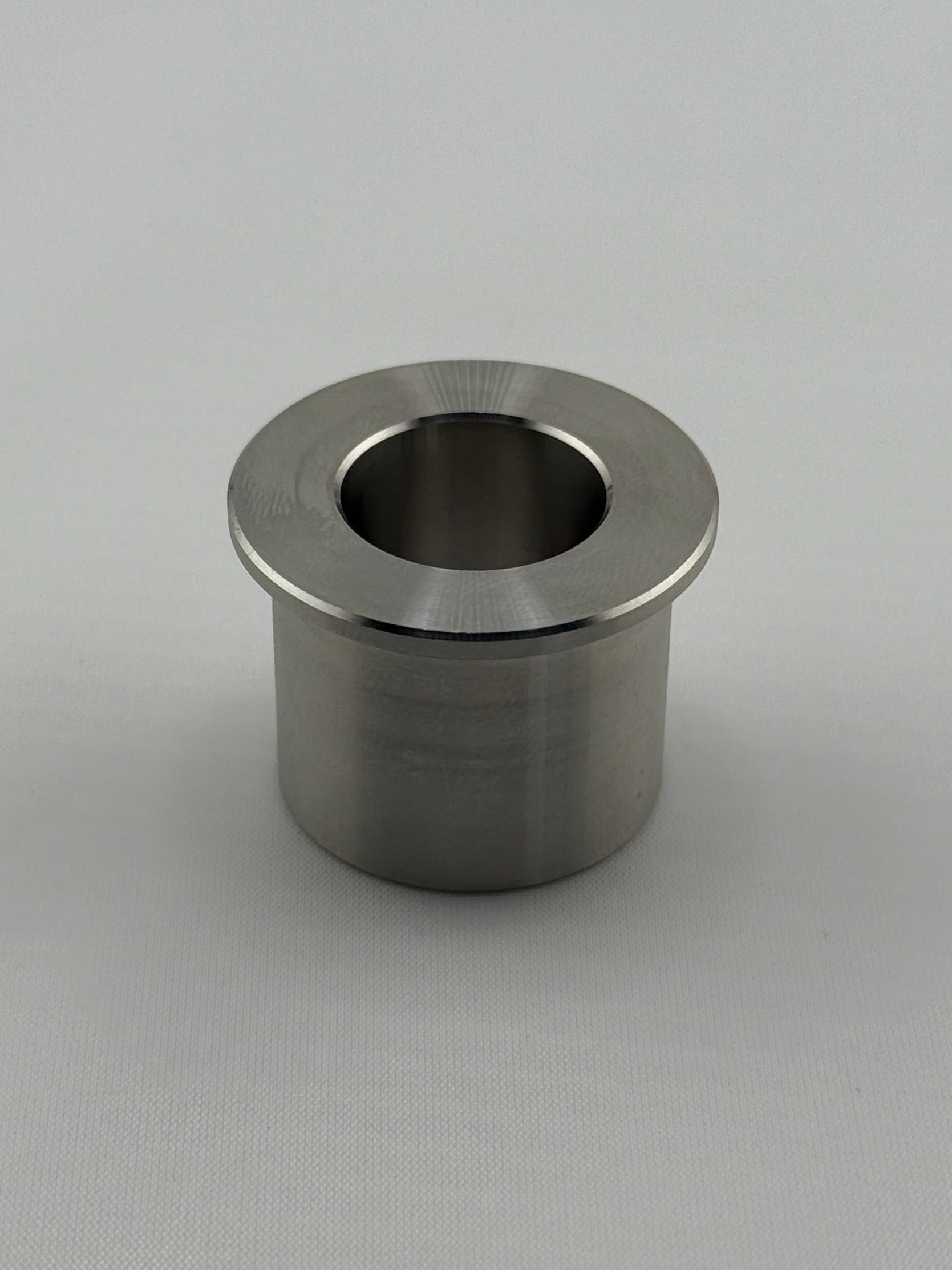 The Stainless steel IO 25mm - 16mm Axial Coil Adapter allows you to adapt and use your 25mm hothole to be used with the IO Hornet and 16mm quartz for dabbing. The 316 Stainless is matched to the Hornet for a buttery smooth coil experience. Heater for demonstration purposes only. Not included in sale.