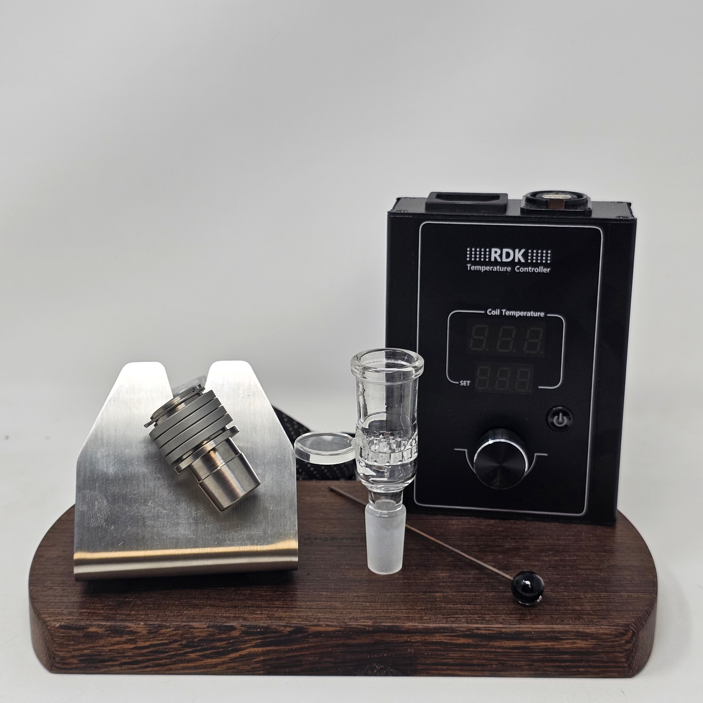 The B-Zero is the latest iteration of the "B" series of heads. This time, it is a single piece "ball" device inspired by the different DIY devices appearing in the community, namely the DIY device put together by "secreagent" which involved the CH 18mm posts and a 16mm coil.

CH removed the machined screen (extra mass) and replaced with a second 5/8 double weave screen located directly below the coil. They also increased the mass to fit one of our 20mm Flowerpot coils.