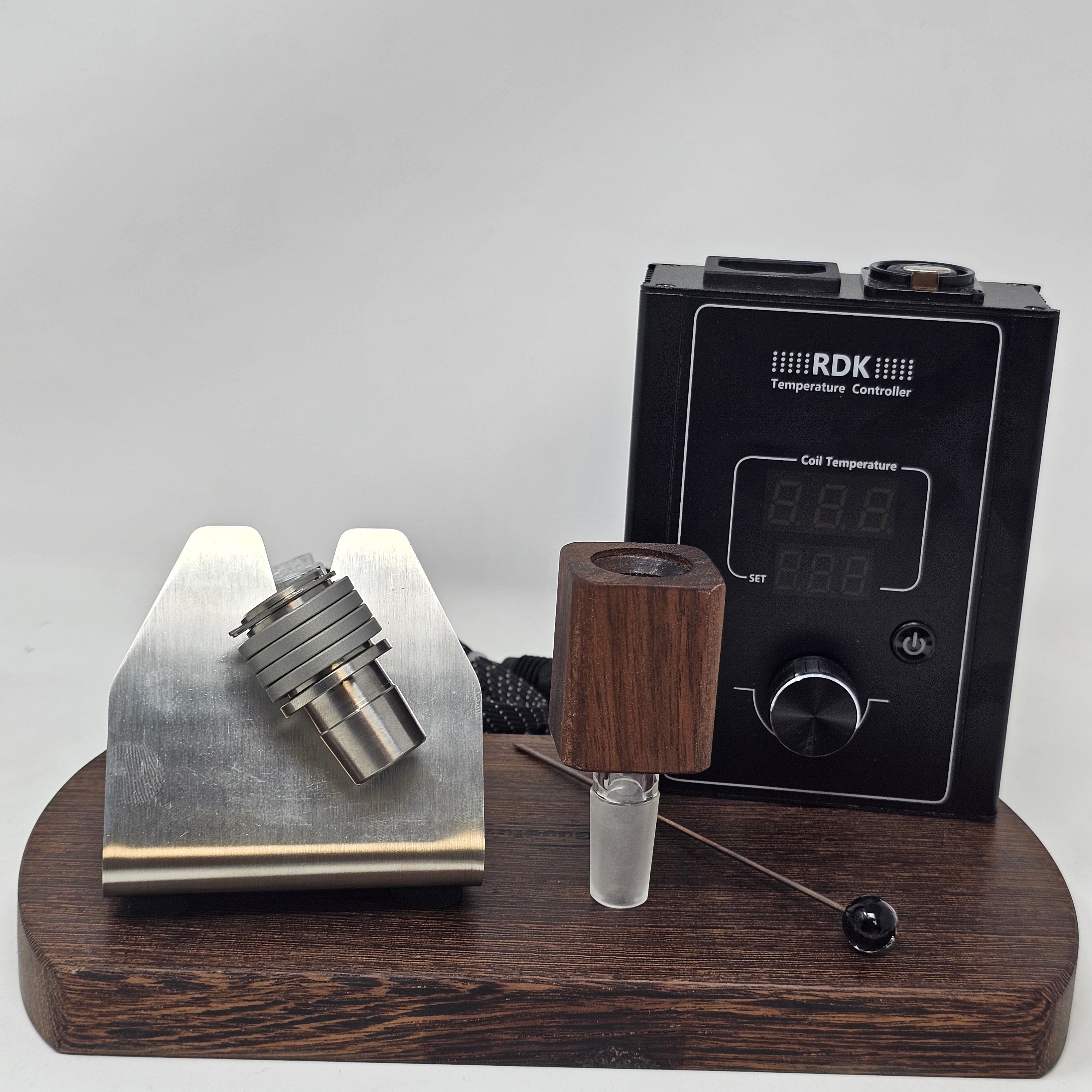 The B-Zero is the latest iteration of the "B" series of heads. This time, it is a single piece "ball" device inspired by the different DIY devices appearing in the community, namely the DIY device put together by "secreagent" which involved the CH 18mm posts and a 16mm coil.

CH removed the machined screen (extra mass) and replaced with a second 5/8 double weave screen located directly below the coil. They also increased the mass to fit one of our 20mm Flowerpot coils.