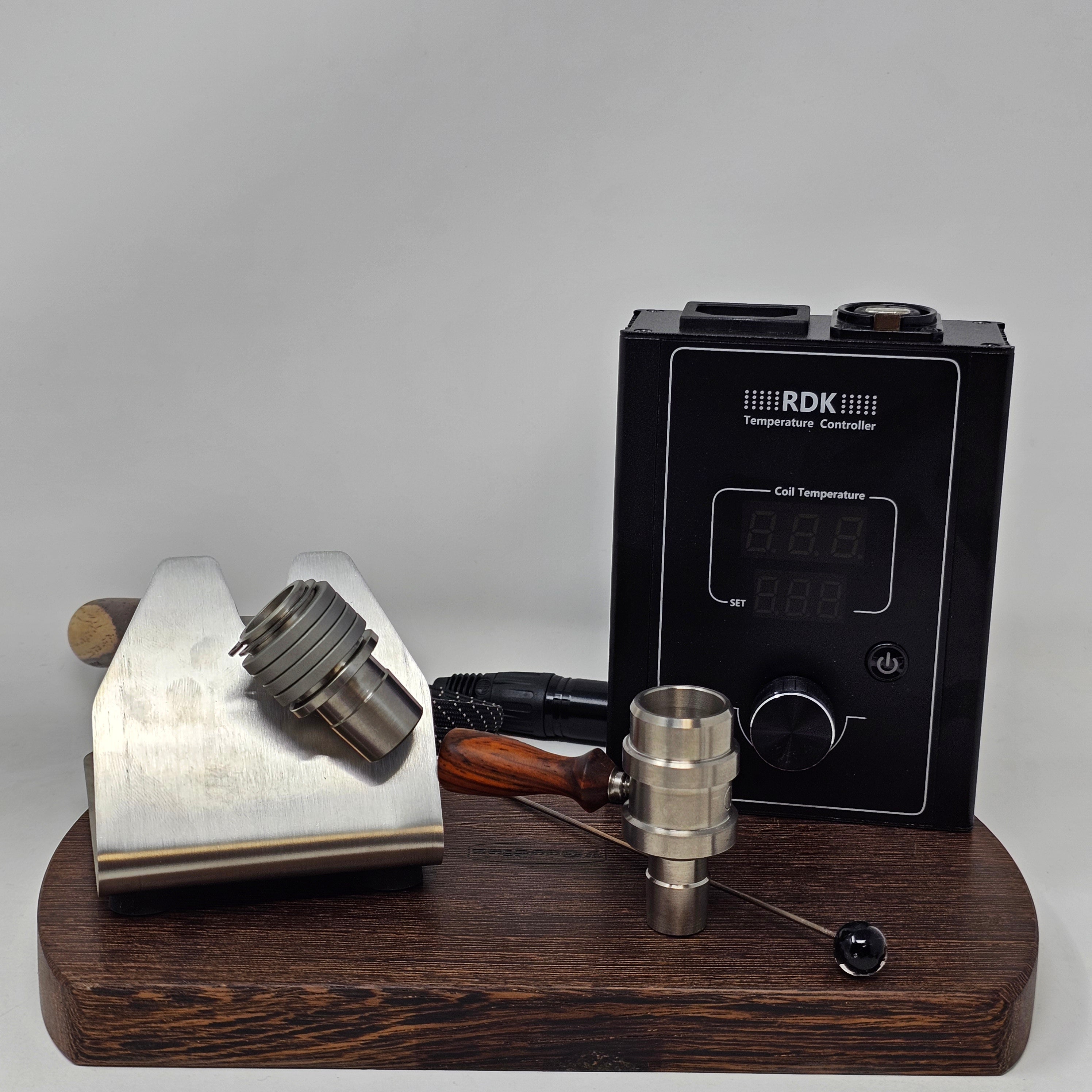 The B-Zero is the latest iteration of the "B" series of heads. This time, it is a single piece "ball" device inspired by the different DIY devices appearing in the community, namely the DIY device put together by "secreagent" which involved the CH 18mm posts and a 16mm coil.

CH removed the machined screen (extra mass) and replaced with a second 5/8 double weave screen located directly below the coil. They also increased the mass to fit one of our 20mm Flowerpot coils.