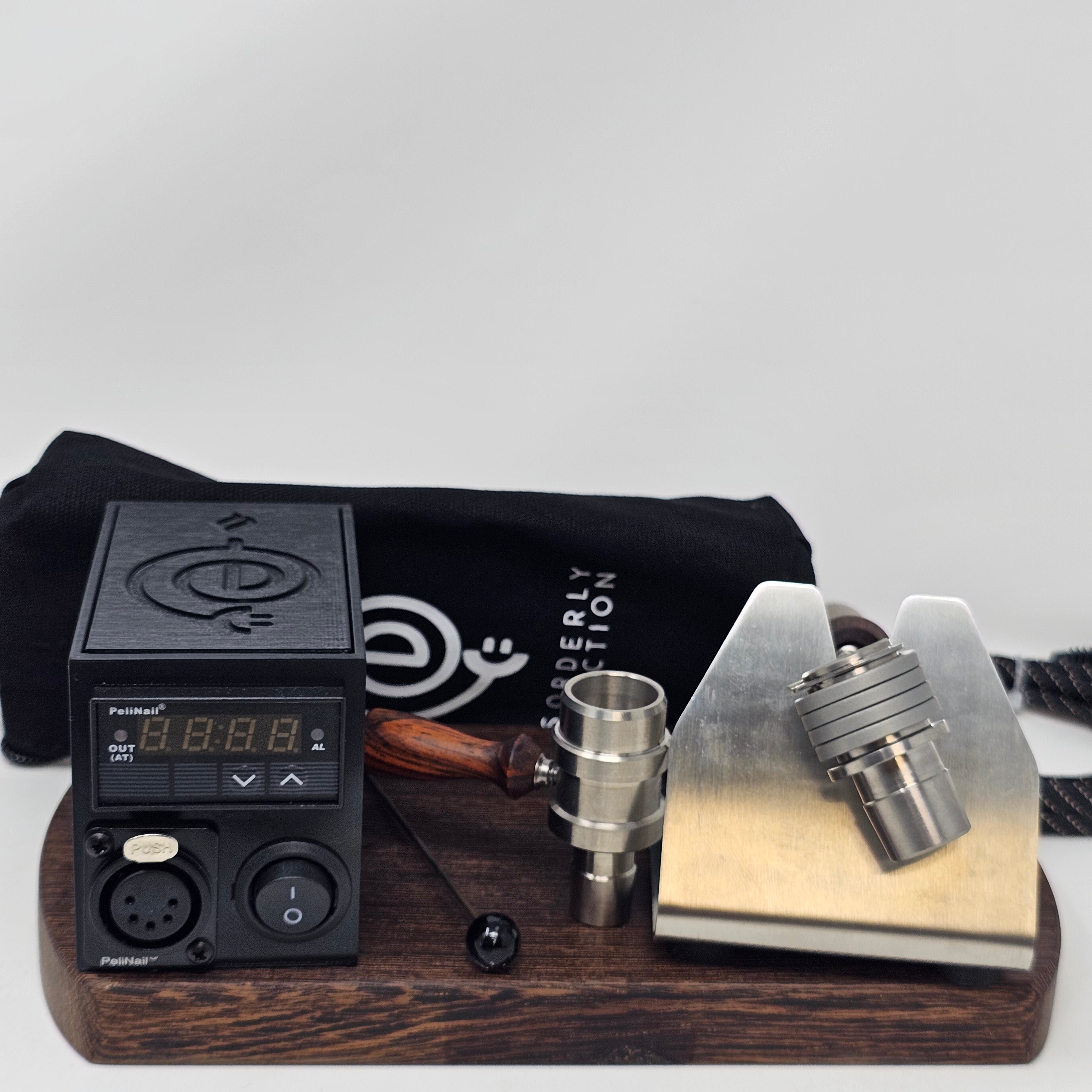 The B-Zero is the latest iteration of the "B" series of heads. This time, it is a single piece "ball" device inspired by the different DIY devices appearing in the community, namely the DIY device put together by "secreagent" which involved the CH 18mm posts and a 16mm coil.

CH removed the machined screen (extra mass) and replaced with a second 5/8 double weave screen located directly below the coil. They also increased the mass to fit one of our 20mm Flowerpot coils.