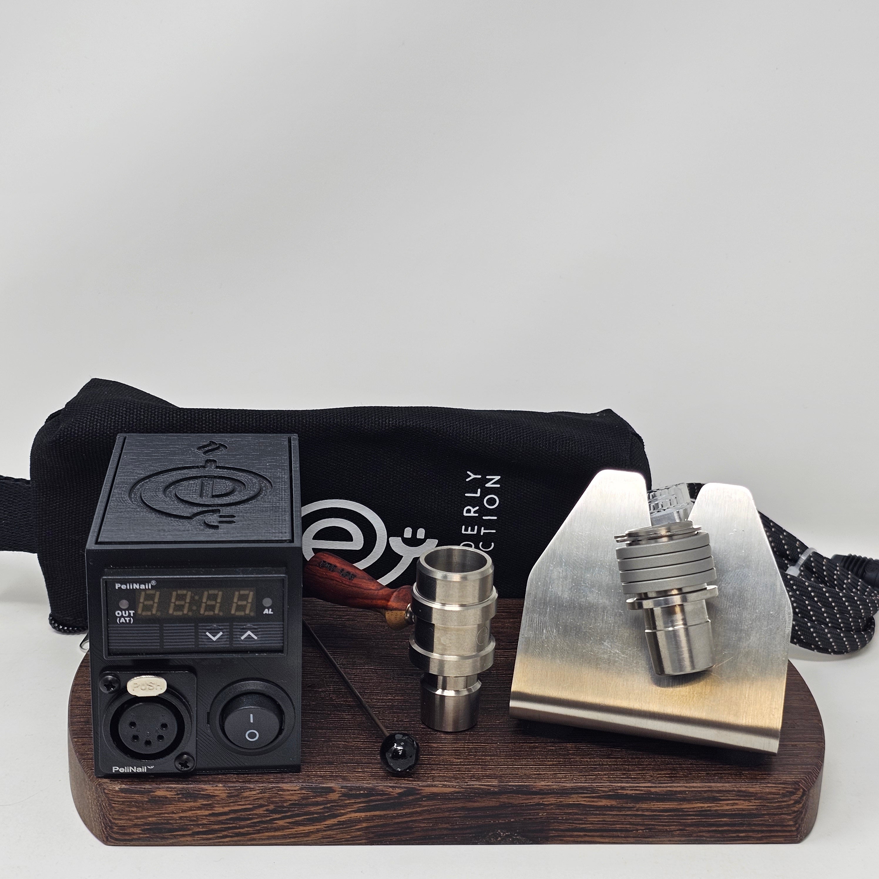 The B-Zero is the latest iteration of the "B" series of heads. This time, it is a single piece "ball" device inspired by the different DIY devices appearing in the community, namely the DIY device put together by "secreagent" which involved the CH 18mm posts and a 16mm coil.

CH removed the machined screen (extra mass) and replaced with a second 5/8 double weave screen located directly below the coil. They also increased the mass to fit one of our 20mm Flowerpot coils.
