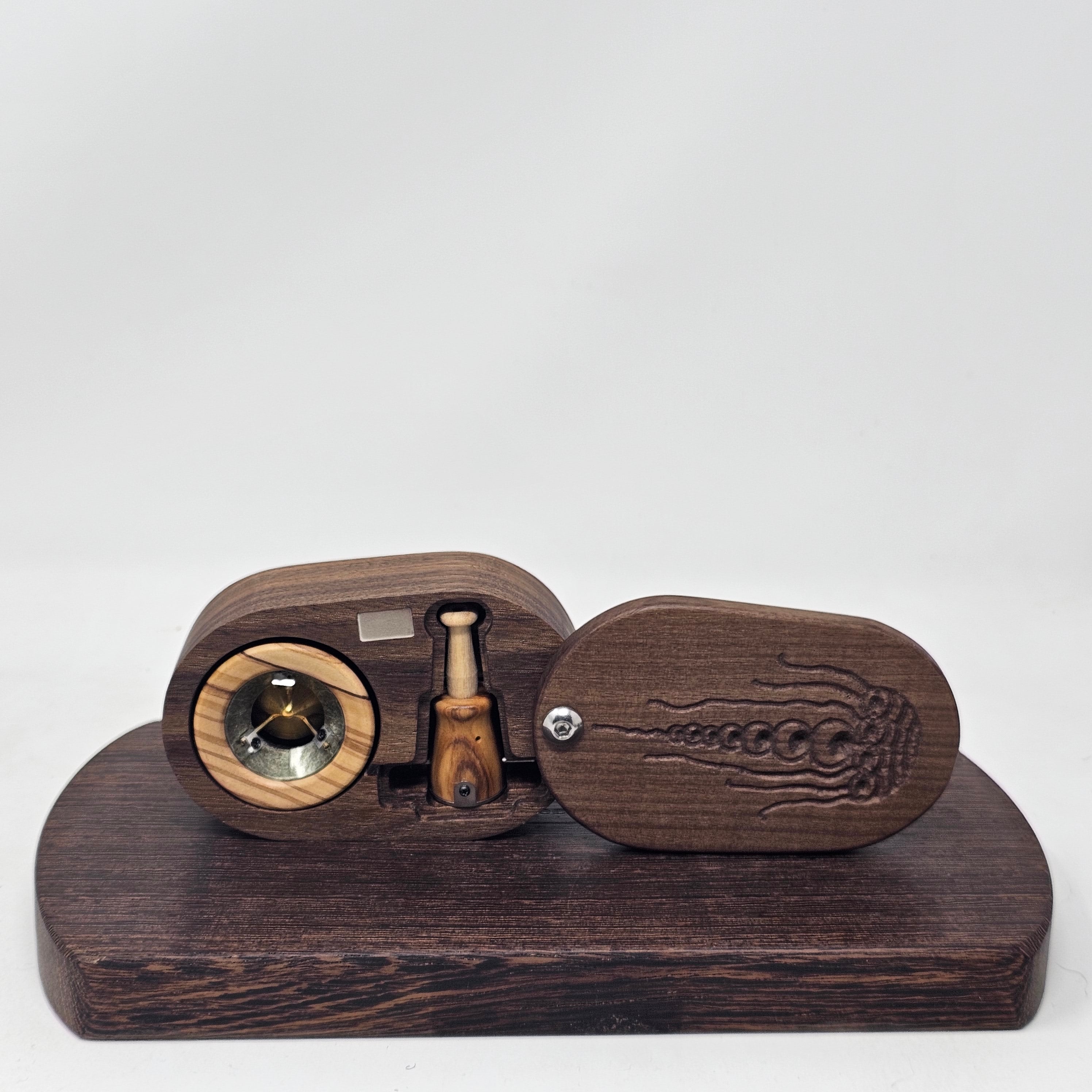 Vapman Case in Walnut with Crop Circle Jelly Fish Inlay by PhattPiggie.

You are purchasing one Vapman case. No Vapman unit is included. One is shown for demonstration purposes only. Case operates with a rotating magnetic lid.