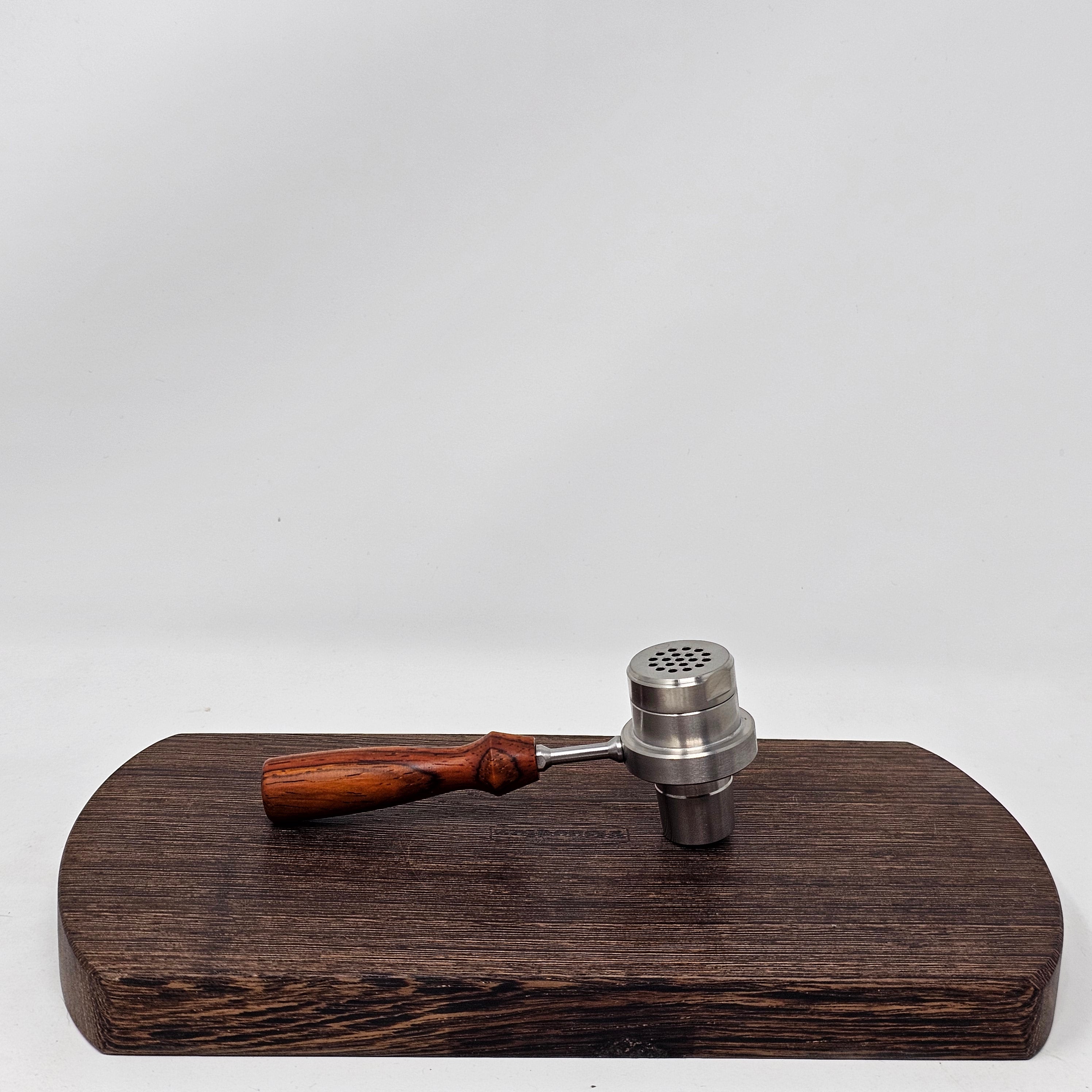 The Jane Male Flower Diffuser is used with any of the ZenLeaf series enail stations. It is made from Grade 2 Titanium. The removable lid will expose the 3mm or 4mm Rubies which are the heart of the heater. As with our Flowerpot Heads, you can further explore different media and diameter balls for a more tailored experience.

The Diffuser is designed to work with any 18mm glass ball vape bowl and the Cannabis Hardware Shovelhead Bowl.
