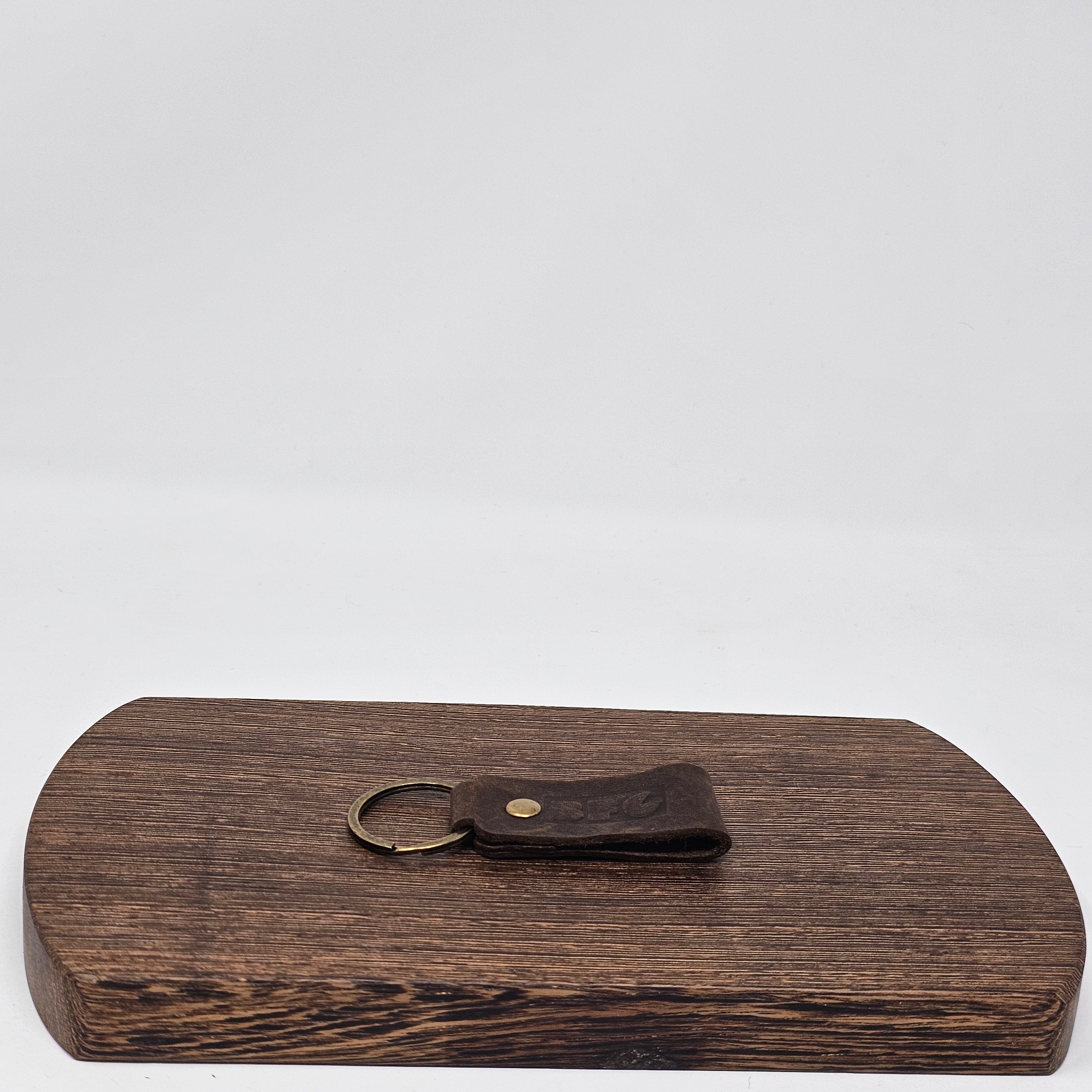 What’s Included:

A super thick, genuine leather wrap keychain
Features:

Allows for convenient cap opening, even when it’s hot
Designed for non-stem users, such as when using your Dani/Dani Fusion with water pieces or with our stunning wooden poker