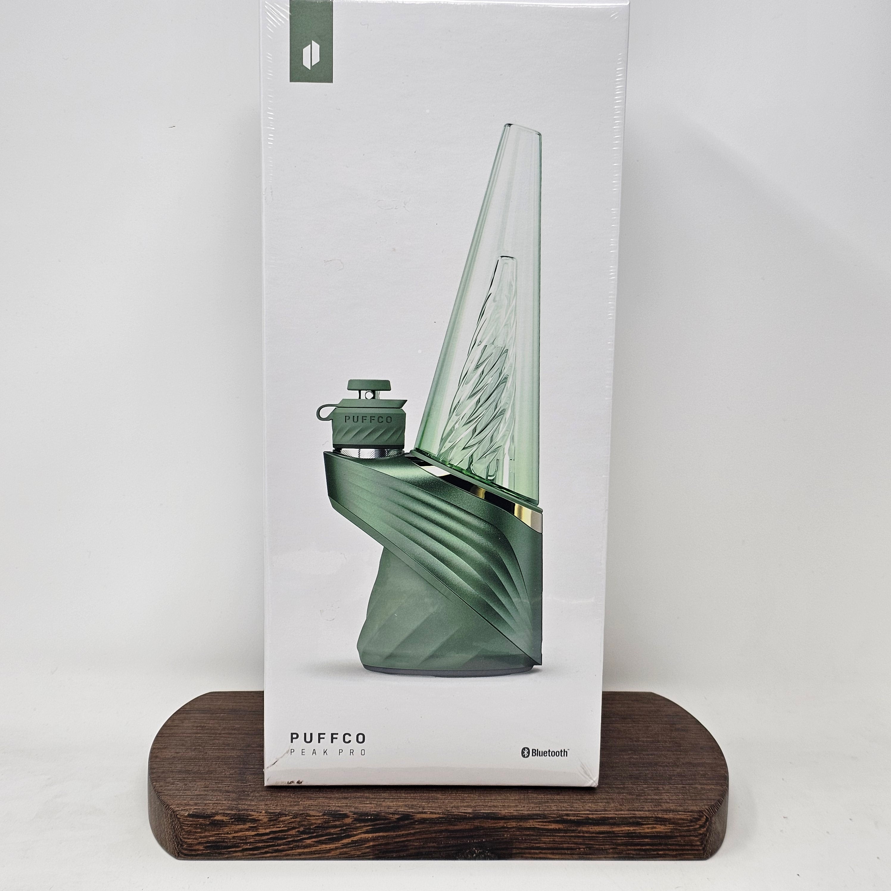 The Peak Pro (2023) is the pinnacle of hash technology. This premium smart rig delivers incredible flavor and unparalleled performance. Unlock the fullest potential of the plant with its single-button interface, deep customization via the Puffco Connect app, and patented 3D Chamber. Featuring the Joystick Cap and laser cut perc slots for improved water filtration. Currently available in Black and Pearl White.