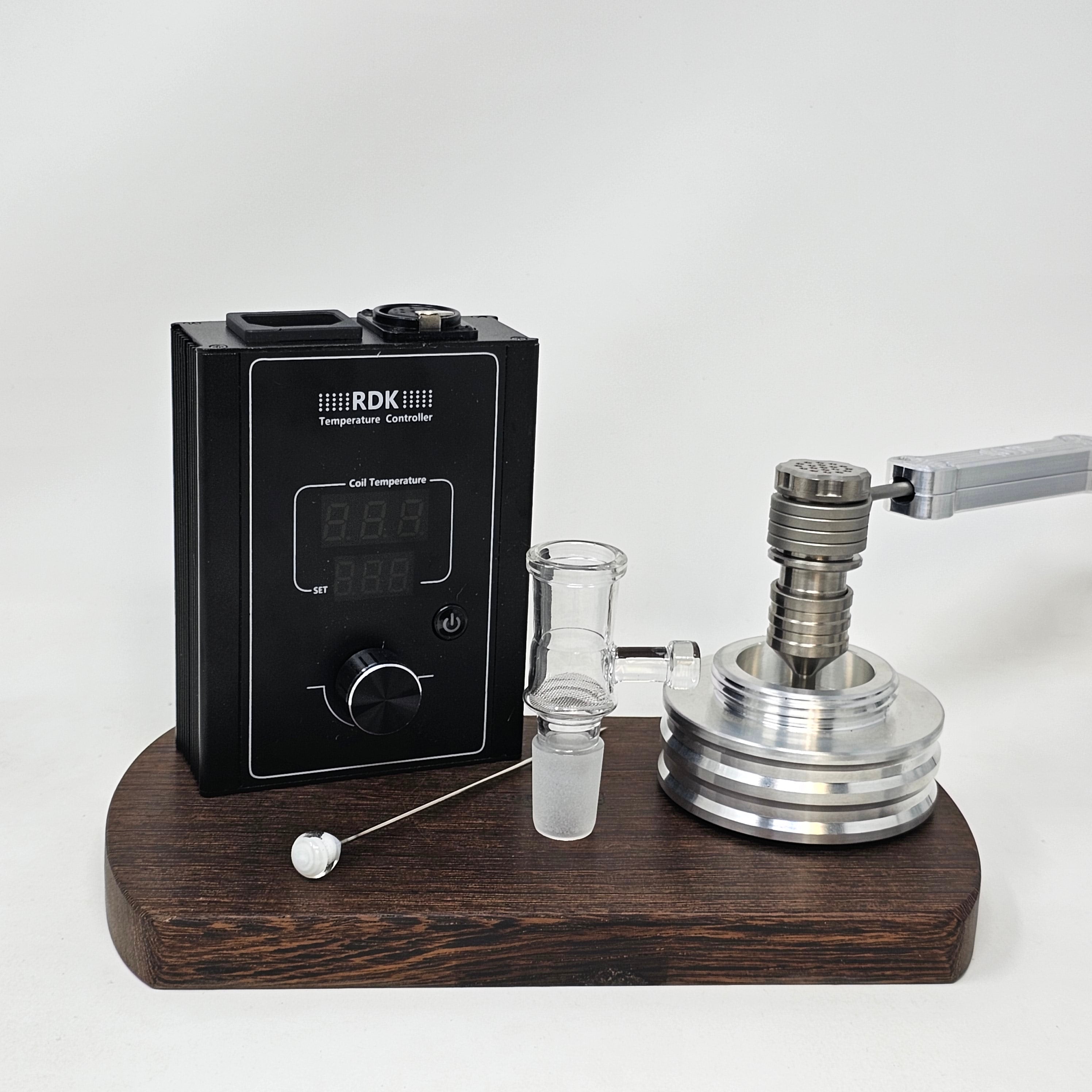 The new Flowerpot F16 head is created at a time where ball vapes require some refinement. This new flowerpot head packs a punch as the heat sink is improved by the addition of a solid titanium machined cap and a machined screen at the bottom which further improves the conduction and retention of heat throughout the device. This design has taken the guesswork out of assembly and disassembly, so you can now switch between heads or disassemble for cleaning with ease.