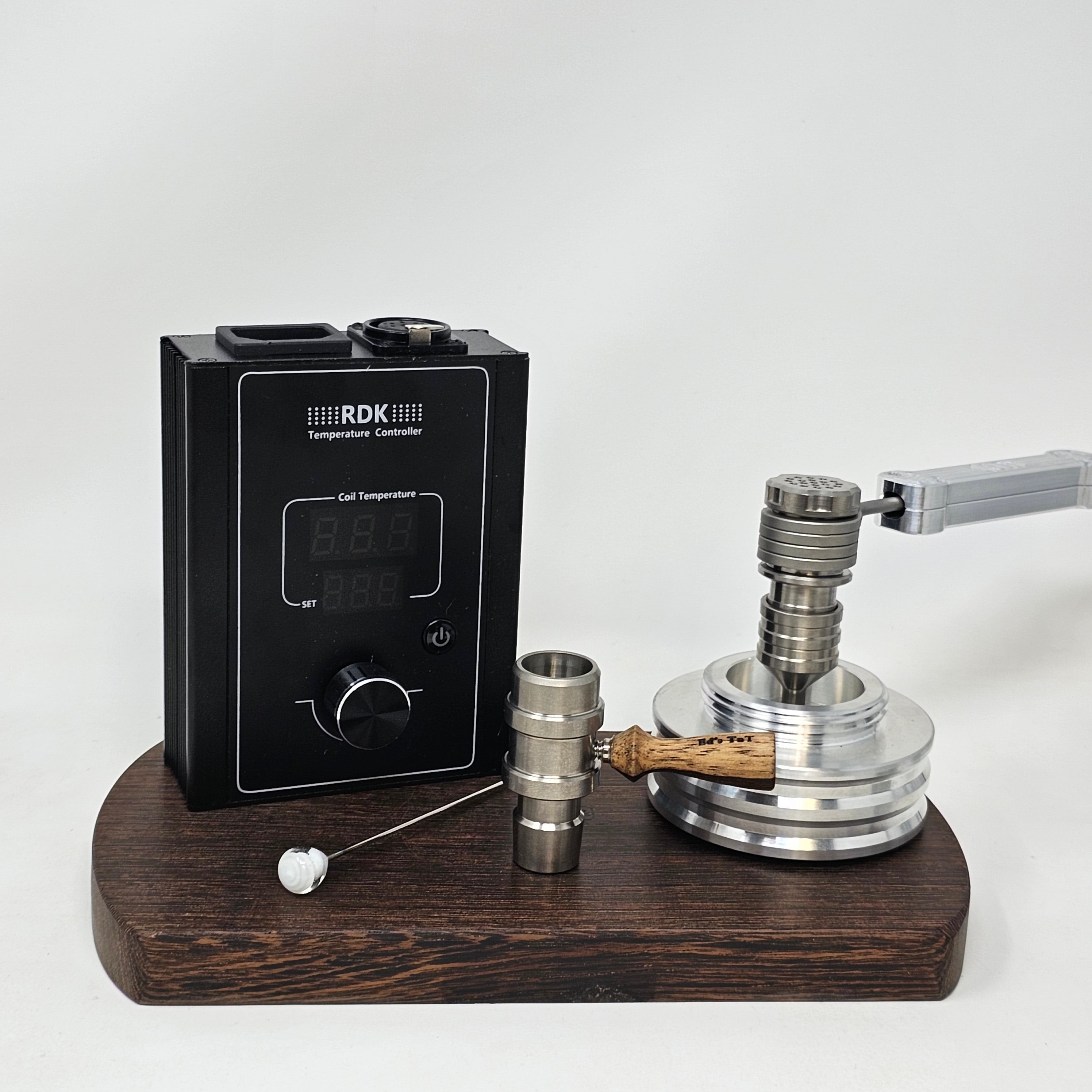 The new Flowerpot F16 head is created at a time where ball vapes require some refinement. This new flowerpot head packs a punch as the heat sink is improved by the addition of a solid titanium machined cap and a machined screen at the bottom which further improves the conduction and retention of heat throughout the device. This design has taken the guesswork out of assembly and disassembly, so you can now switch between heads or disassemble for cleaning with ease.