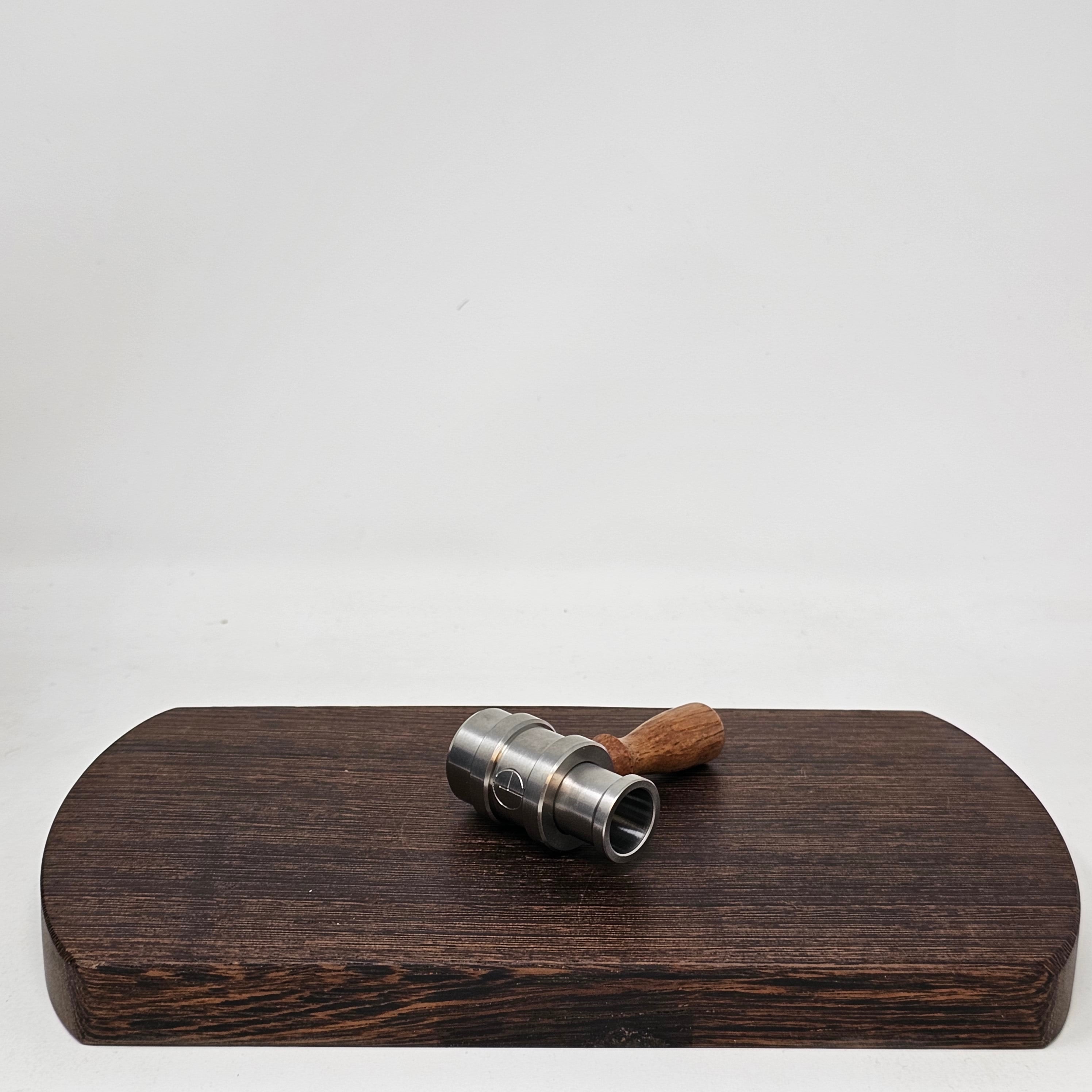 This is a classic bowl by Cannabis Hardware which is extreme versatile and compatible with all Flowerpot heads, including standard and injector diffusers.

Crafted from Grade 2 Titanium with a 10-24 thread for handles, the Shovelhead is both durable and reliable, ensuring long-lasting performance. This USA-made bowl comes with a 3/4" titanium screen included, making it the perfect choice for a flawless vaping experience

Choose between a solid handle or upgrade to a beautiful Cocobolo handle made by Eds TNT