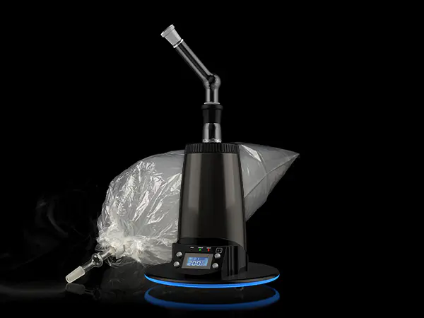 Extreme Q by Arizer. The Original Hybrid Desktop Vaporizer

Fill Balloons or use the direct inhalation Whip for incredible vapor. Carefully sourced, high quality components for a worry-free vapor experience. Access the main menu plus your favorite presets with the convenient remote control – no need for apps.