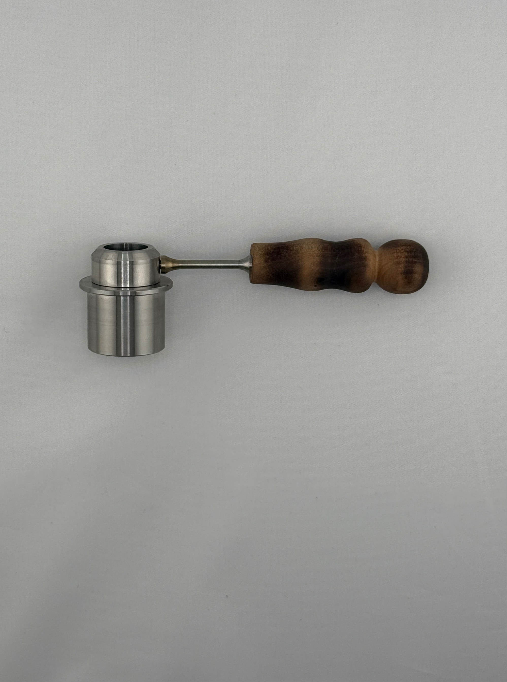 The Stainless steel IO 25mm - 16mm Axial Coil Adapter allows you to adapt and use your 25mm hothole to be used with the IO Hornet and 16mm quartz for dabbing. The 316 Stainless is matched to the Hornet for a buttery smooth coil experience. Heater for demonstration purposes only. Not included in sale.