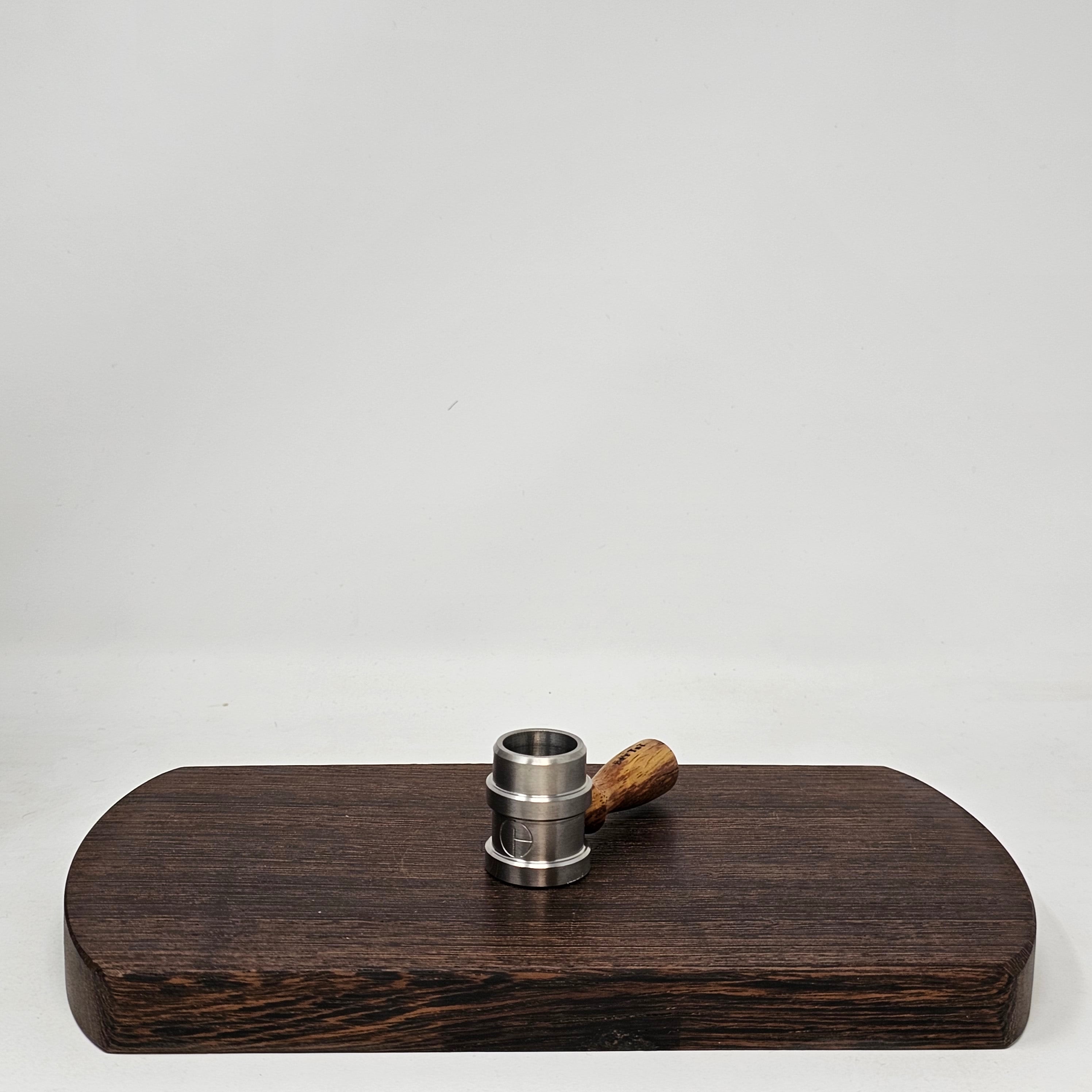 This is a classic bowl by Cannabis Hardware which is extreme versatile and compatible with all Flowerpot heads, including standard and injector diffusers.

Crafted from Grade 2 Titanium with a 10-24 thread for handles, the Shovelhead is both durable and reliable, ensuring long-lasting performance. This USA-made bowl comes with a 3/4" titanium screen included, making it the perfect choice for a flawless vaping experience

Choose between a solid handle or upgrade to a beautiful Cocobolo handle made by Eds TNT