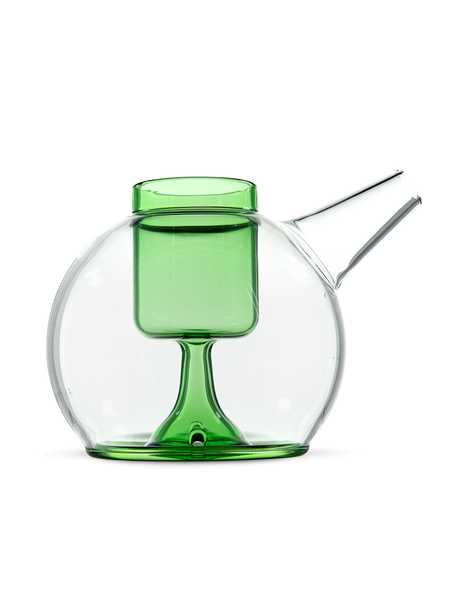 Your piece is your baby. Proxy Ripple’s low center of gravity means this table-sturdy bundle of joy stays put as good as it looks. Featuring a beautiful ripple design at the base of the stem, its dual perc holes are positioned to reduce splashback, delivering a smooth, water-filtered hit with a gentle rumble. 