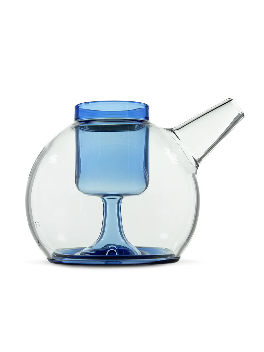 Your piece is your baby. Proxy Ripple’s low center of gravity means this table-sturdy bundle of joy stays put as good as it looks. Featuring a beautiful ripple design at the base of the stem, its dual perc holes are positioned to reduce splashback, delivering a smooth, water-filtered hit with a gentle rumble. 