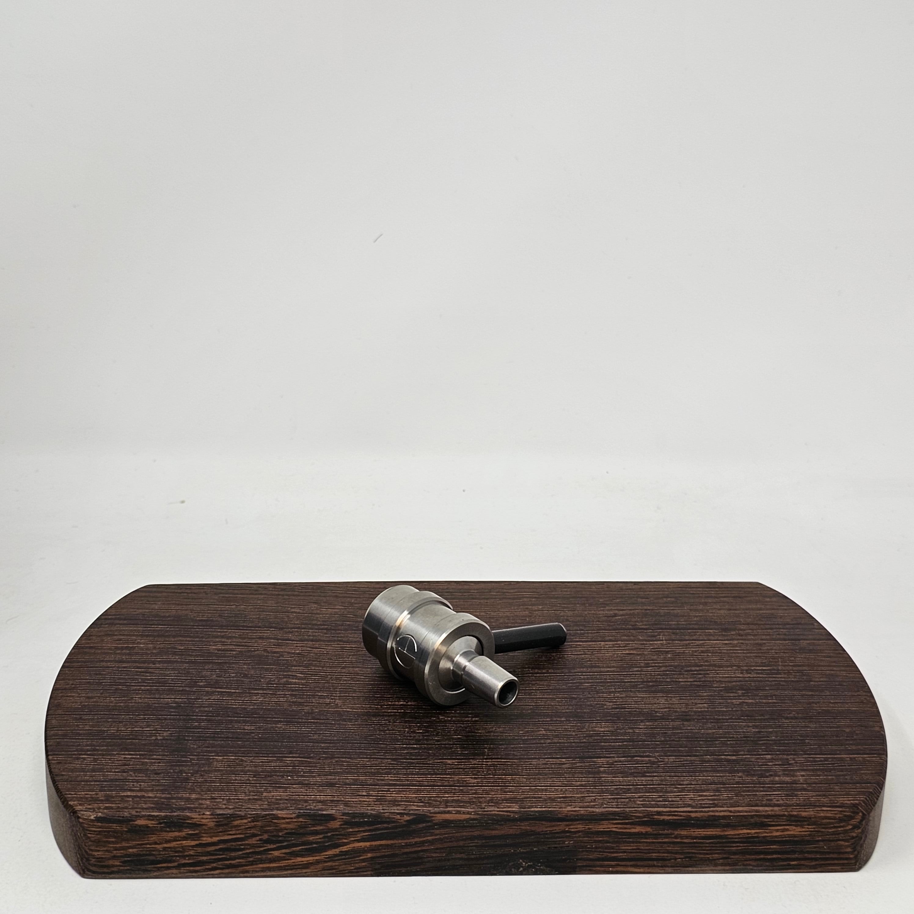 This is a classic bowl by Cannabis Hardware which is extreme versatile and compatible with all Flowerpot heads, including standard and injector diffusers.

Crafted from Grade 2 Titanium with a 10-24 thread for handles, the Shovelhead is both durable and reliable, ensuring long-lasting performance. This USA-made bowl comes with a 3/4" titanium screen included, making it the perfect choice for a flawless vaping experience

Choose between a solid handle or upgrade to a beautiful Cocobolo handle made by Eds TNT