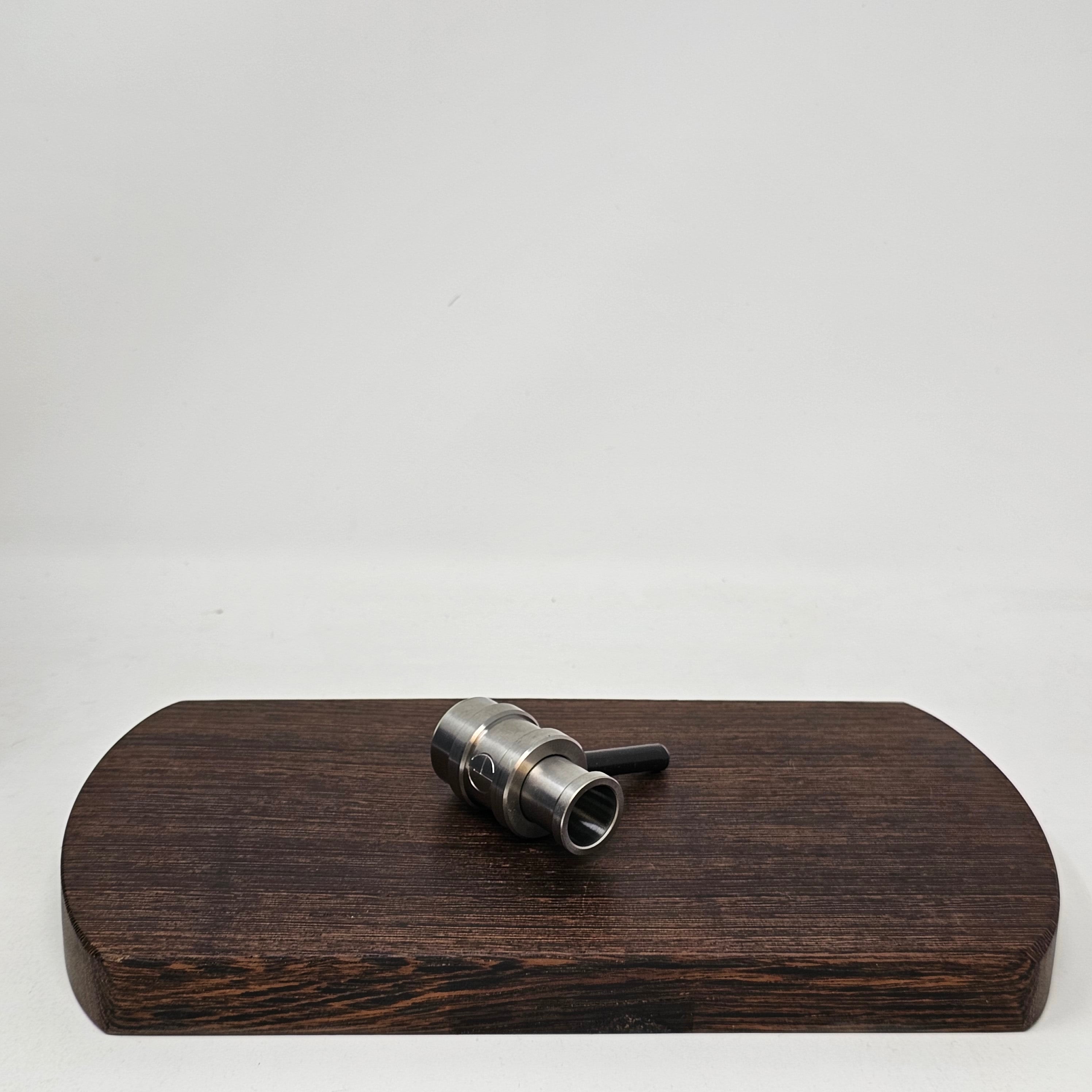 This is a classic bowl by Cannabis Hardware which is extreme versatile and compatible with all Flowerpot heads, including standard and injector diffusers.

Crafted from Grade 2 Titanium with a 10-24 thread for handles, the Shovelhead is both durable and reliable, ensuring long-lasting performance. This USA-made bowl comes with a 3/4" titanium screen included, making it the perfect choice for a flawless vaping experience

Choose between a solid handle or upgrade to a beautiful Cocobolo handle made by Eds TNT
