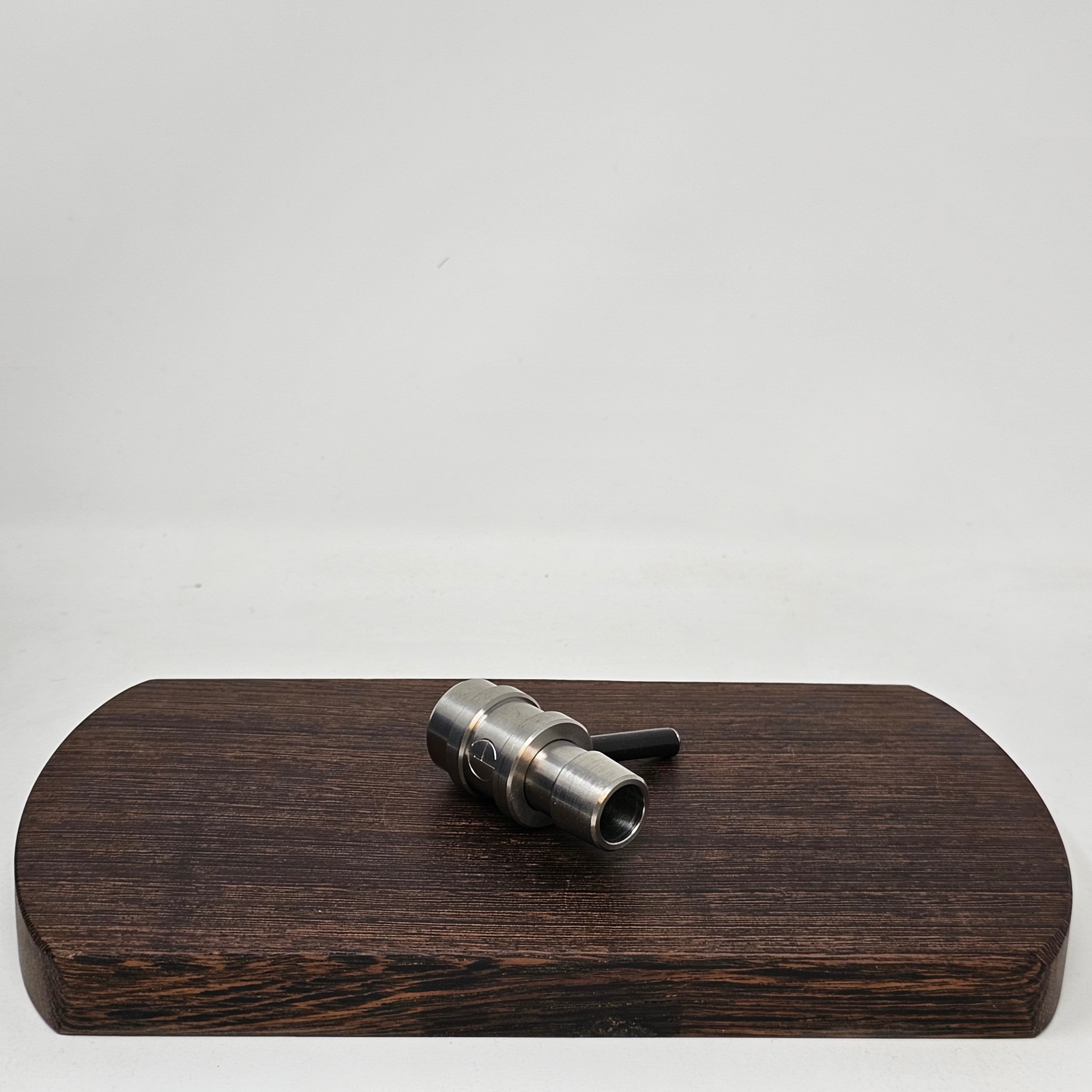 This is a classic bowl by Cannabis Hardware which is extreme versatile and compatible with all Flowerpot heads, including standard and injector diffusers.

Crafted from Grade 2 Titanium with a 10-24 thread for handles, the Shovelhead is both durable and reliable, ensuring long-lasting performance. This USA-made bowl comes with a 3/4" titanium screen included, making it the perfect choice for a flawless vaping experience

Choose between a solid handle or upgrade to a beautiful Cocobolo handle made by Eds TNT