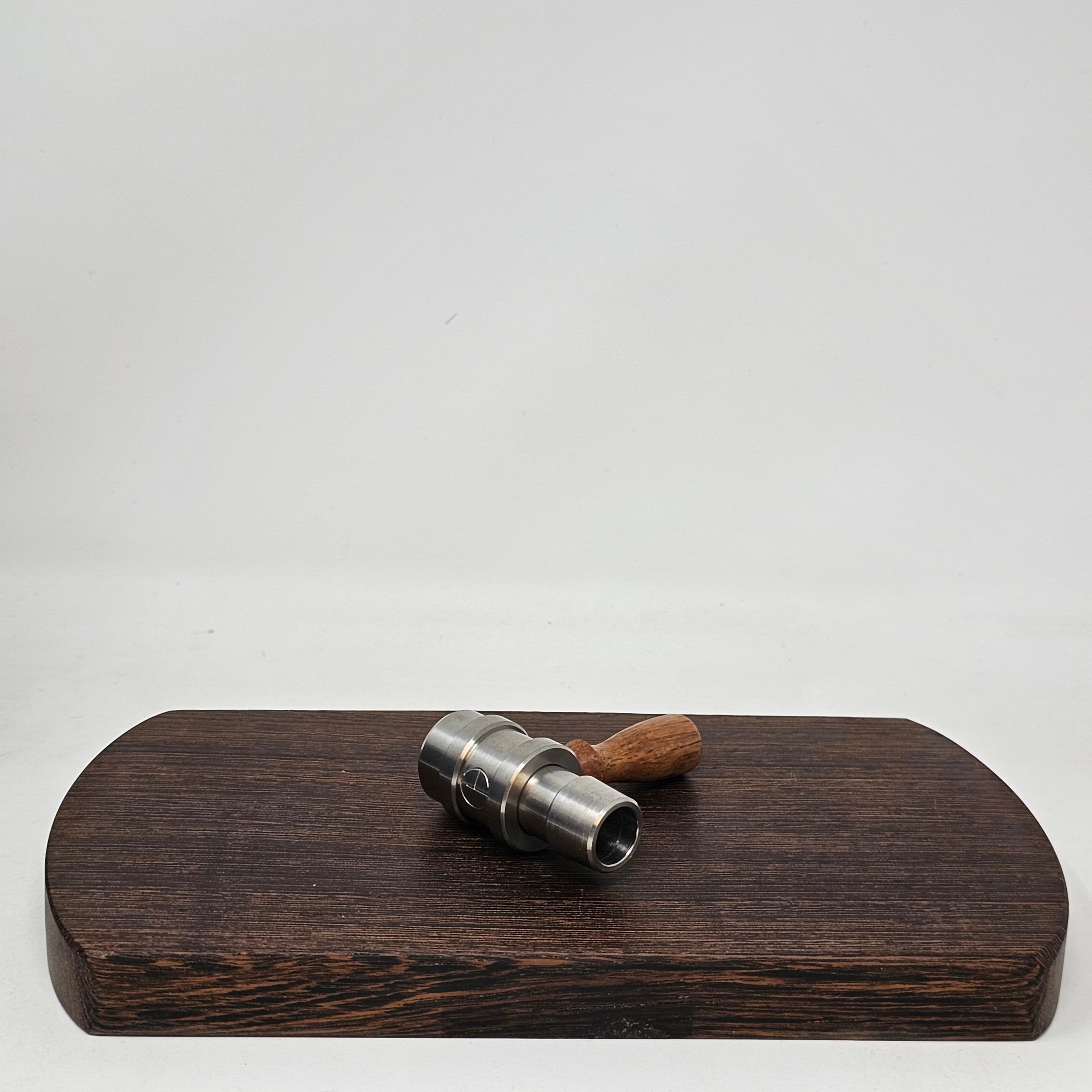 This is a classic bowl by Cannabis Hardware which is extreme versatile and compatible with all Flowerpot heads, including standard and injector diffusers.

Crafted from Grade 2 Titanium with a 10-24 thread for handles, the Shovelhead is both durable and reliable, ensuring long-lasting performance. This USA-made bowl comes with a 3/4" titanium screen included, making it the perfect choice for a flawless vaping experience

Choose between a solid handle or upgrade to a beautiful Cocobolo handle made by Eds TNT