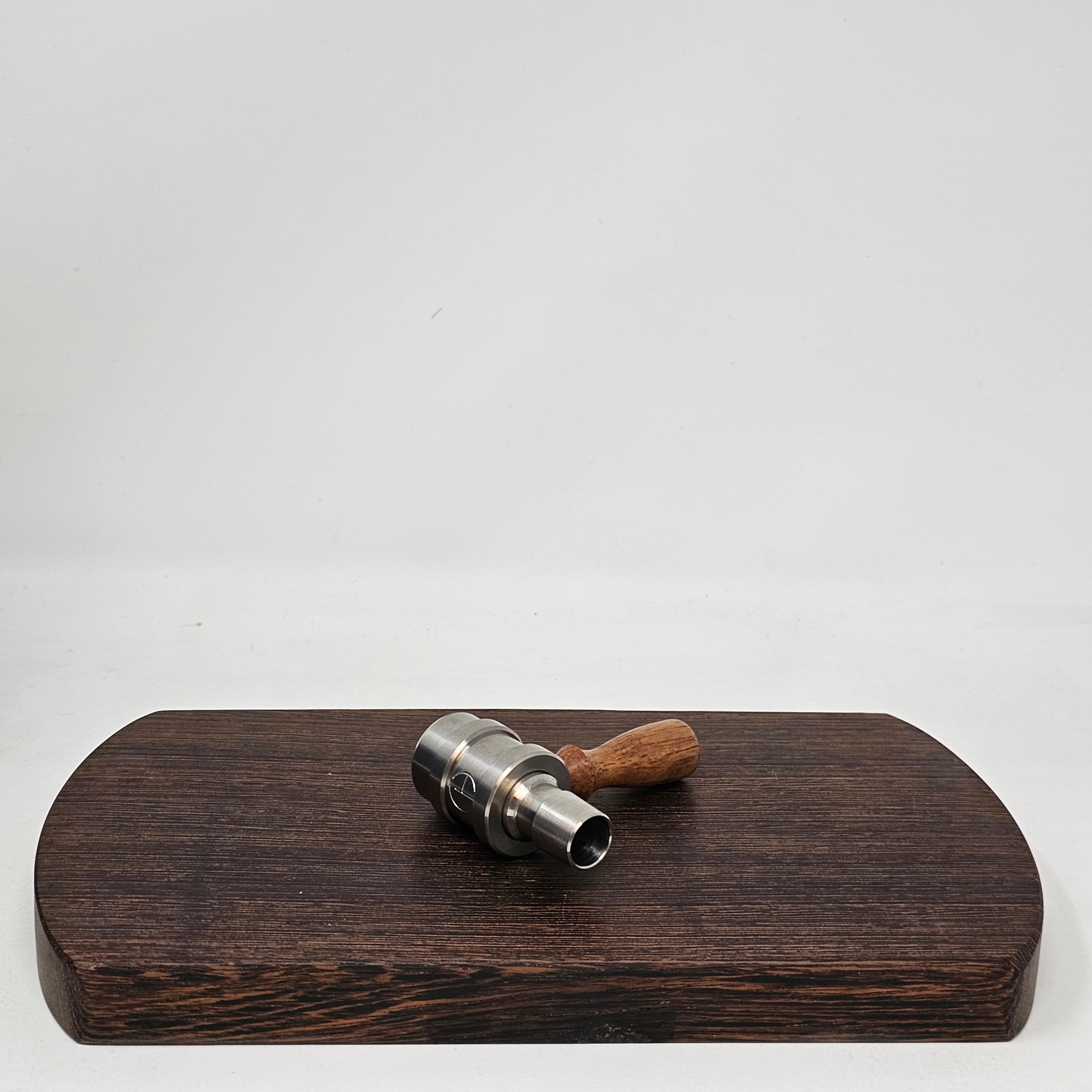 This is a classic bowl by Cannabis Hardware which is extreme versatile and compatible with all Flowerpot heads, including standard and injector diffusers.

Crafted from Grade 2 Titanium with a 10-24 thread for handles, the Shovelhead is both durable and reliable, ensuring long-lasting performance. This USA-made bowl comes with a 3/4" titanium screen included, making it the perfect choice for a flawless vaping experience

Choose between a solid handle or upgrade to a beautiful Cocobolo handle made by Eds TNT