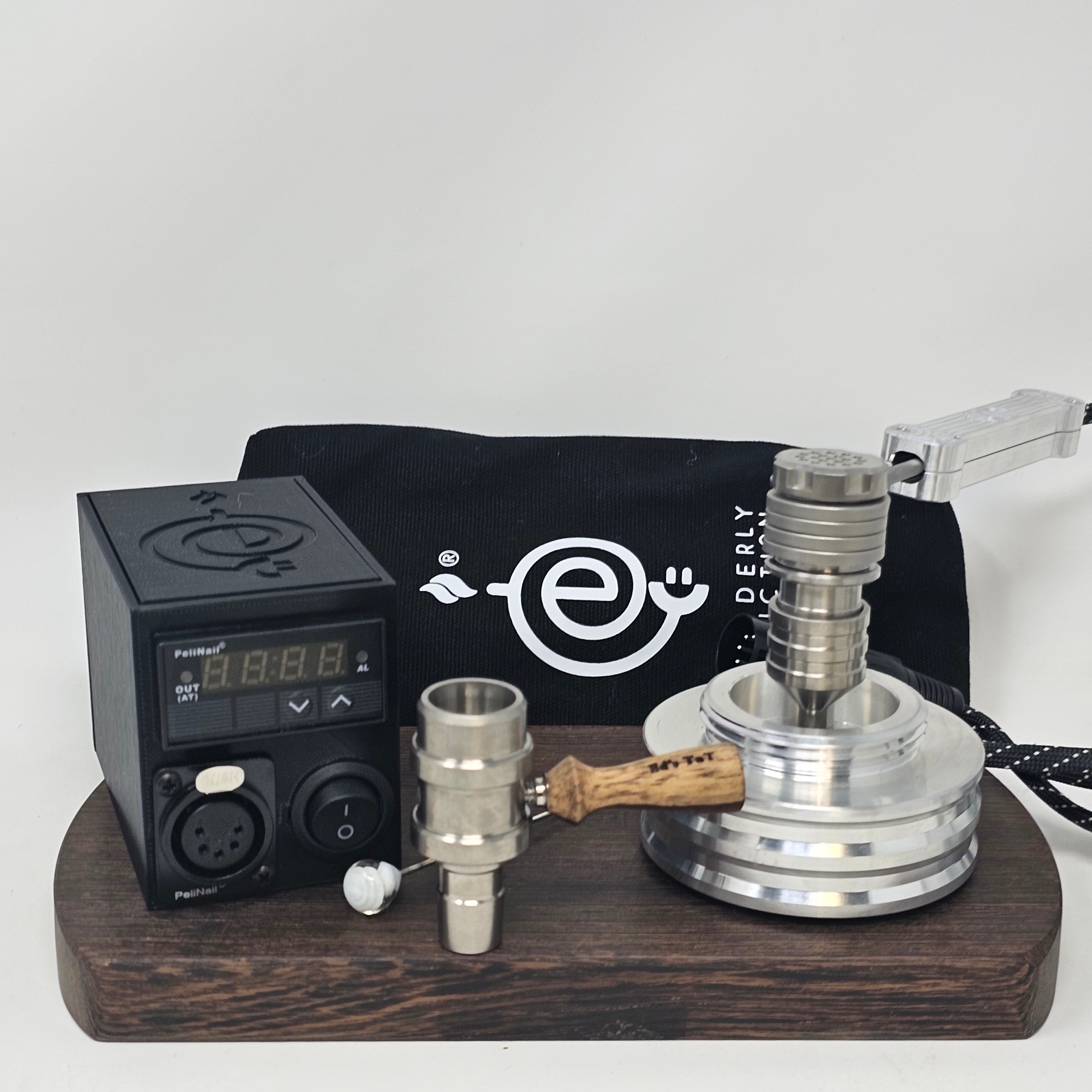 The new Flowerpot F16 head is created at a time where ball vapes require some refinement. This new flowerpot head packs a punch as the heat sink is improved by the addition of a solid titanium machined cap and a machined screen at the bottom which further improves the conduction and retention of heat throughout the device. This design has taken the guesswork out of assembly and disassembly, so you can now switch between heads or disassemble for cleaning with ease.