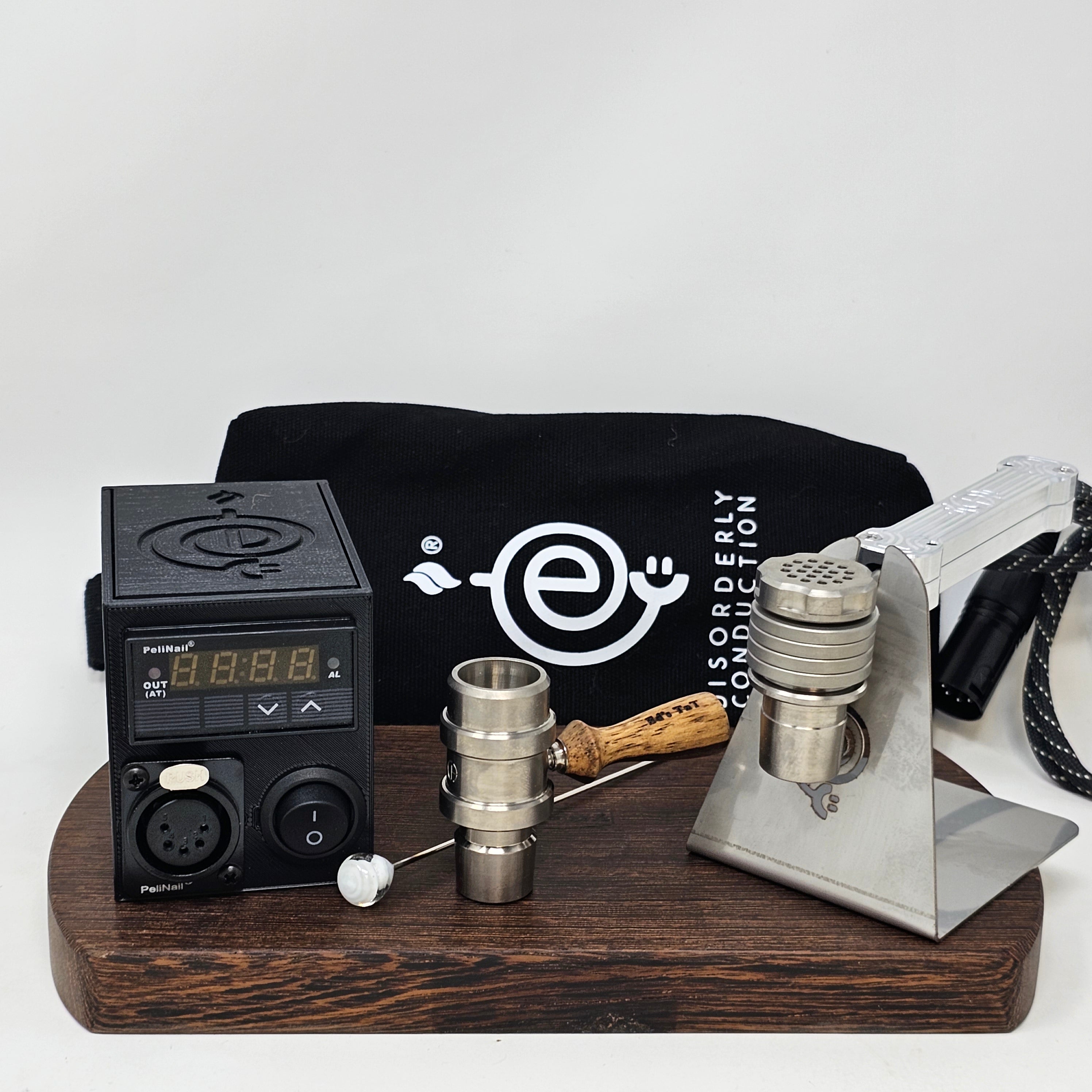 The new Flowerpot F16 head is created at a time where ball vapes require some refinement. This new flowerpot head packs a punch as the heat sink is improved by the addition of a solid titanium machined cap and a machined screen at the bottom which further improves the conduction and retention of heat throughout the device. This design has taken the guesswork out of assembly and disassembly, so you can now switch between heads or disassemble for cleaning with ease.
