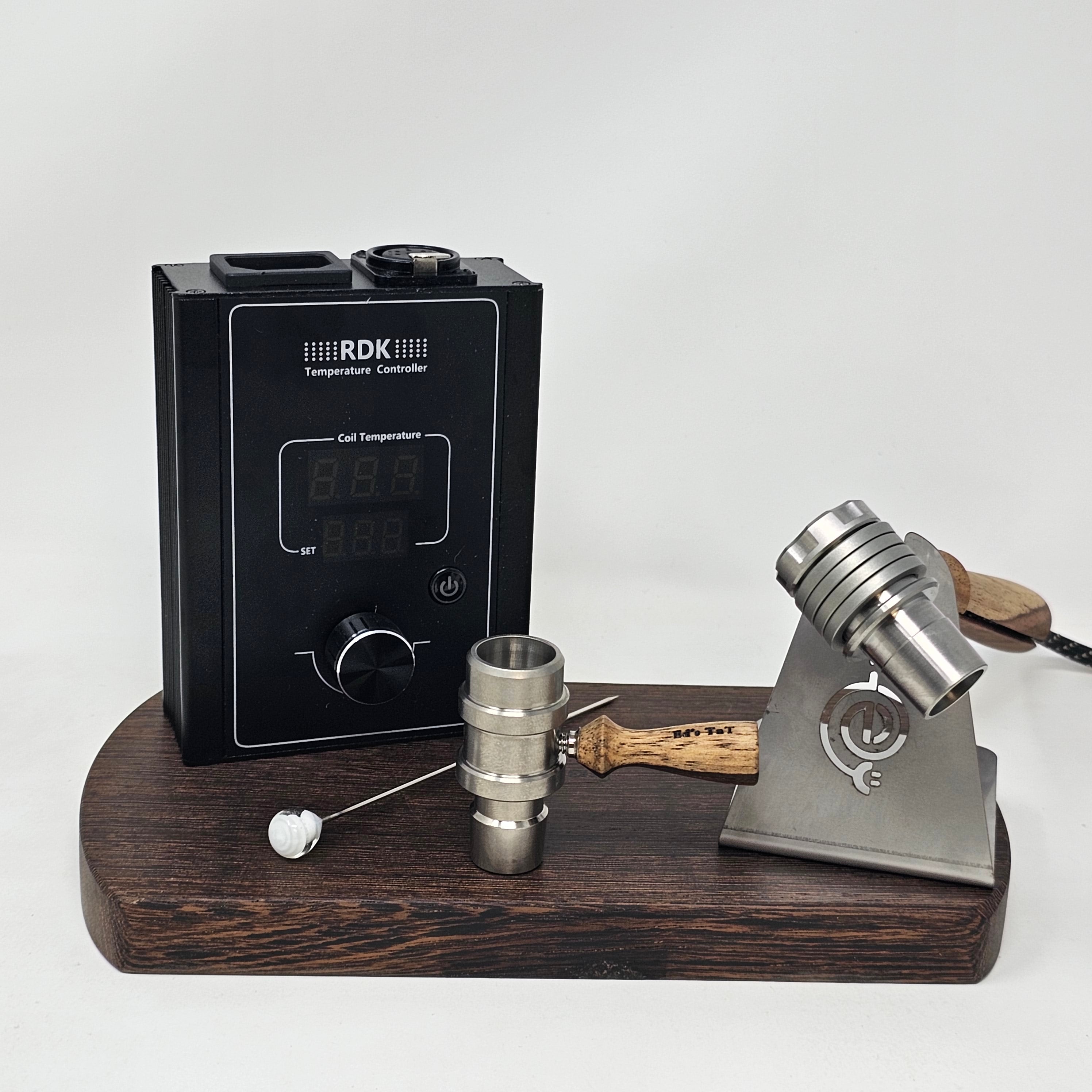The new Flowerpot F16 head is created at a time where ball vapes require some refinement. This new flowerpot head packs a punch as the heat sink is improved by the addition of a solid titanium machined cap and a machined screen at the bottom which further improves the conduction and retention of heat throughout the device. This design has taken the guesswork out of assembly and disassembly, so you can now switch between heads or disassemble for cleaning with ease.
