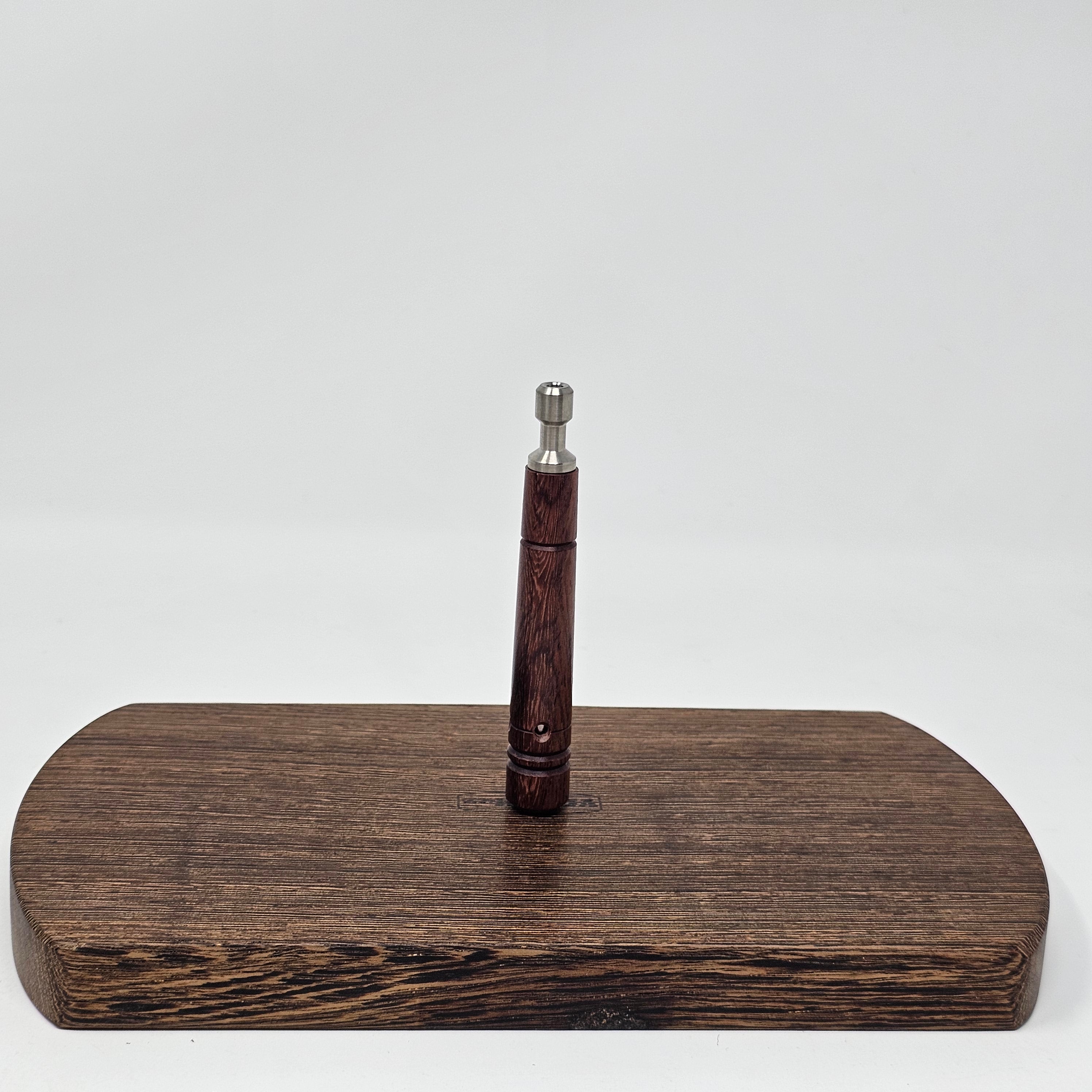 New Design Features
The new design does not have a carb on its body, making it more convenient to handle
The wooden part has window holes, allowing you to see the stainless steel lining inside
An air gap has been introduced between the wooden part and the stainless part. This enhancement is designed to improve the cooling function, allowing vapors to cool down faster and more efficiently