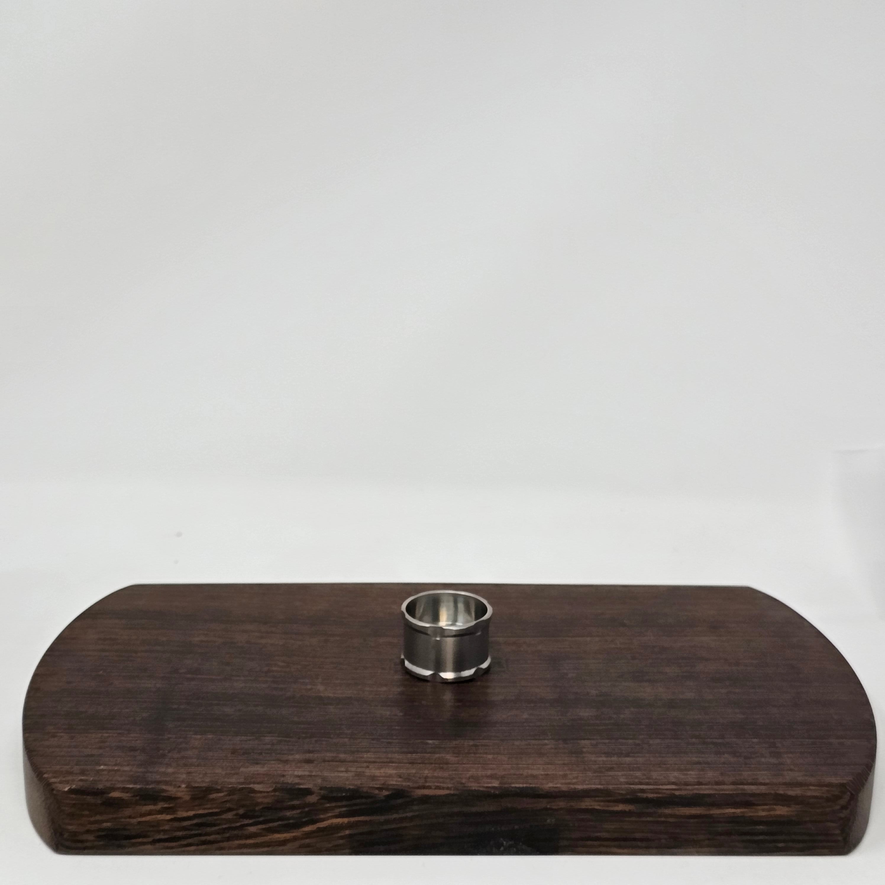 The Tomcat is a dual function cap engineered to expand the capability of your Flowerpot F16 head. It doubles as a cap for the F16 but also has a 22mm Diffuser.

We will refer to the converted F16 as "the Tomcat". It's purpose is to facilitate Troy's (from 420 Vapezone) technique for ideal extraction.