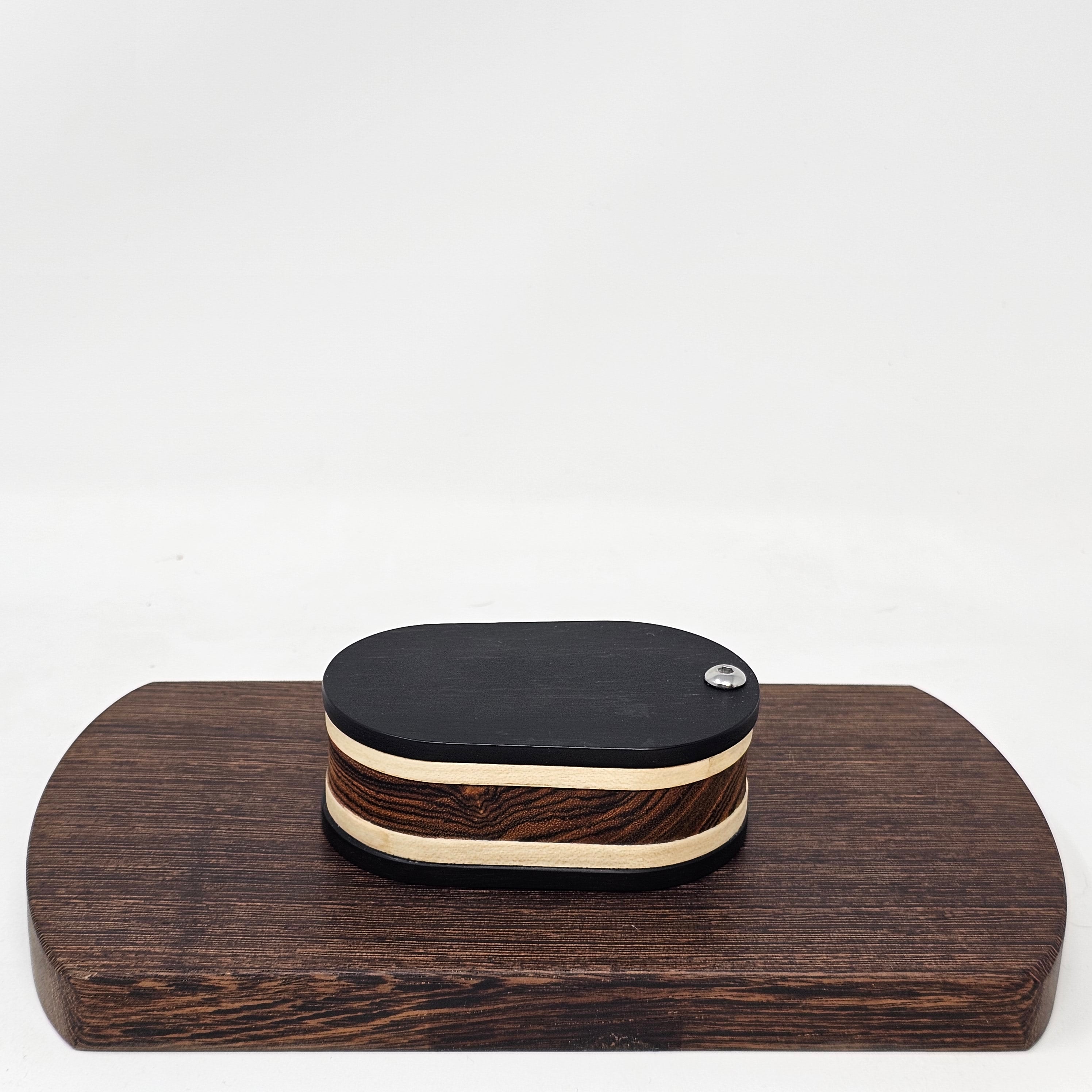Vapman Case in Bocote/Sycamore/Ebony.&nbsp;&nbsp;

Handcrafted in the United Kingdom by PhattPiggie.&nbsp;&nbsp;

You are purchasing one Vapman case. No Vapman unit is included. One is shown for demonstration purposes only. Case operates with a rotating magnetic lid.