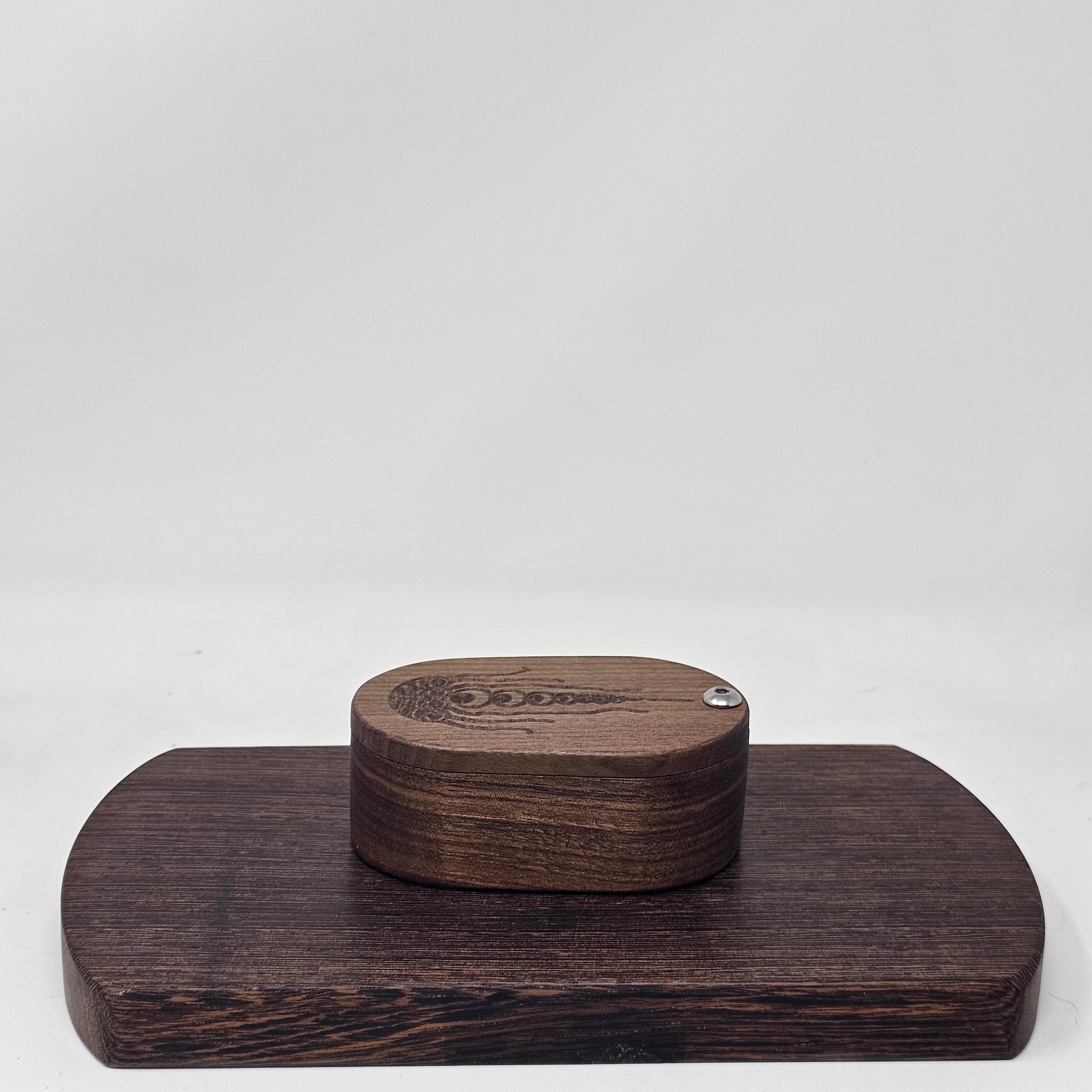 Vapman Case in Walnut with Crop Circle Jelly Fish Inlay by PhattPiggie.

You are purchasing one Vapman case. No Vapman unit is included. One is shown for demonstration purposes only. Case operates with a rotating magnetic lid.