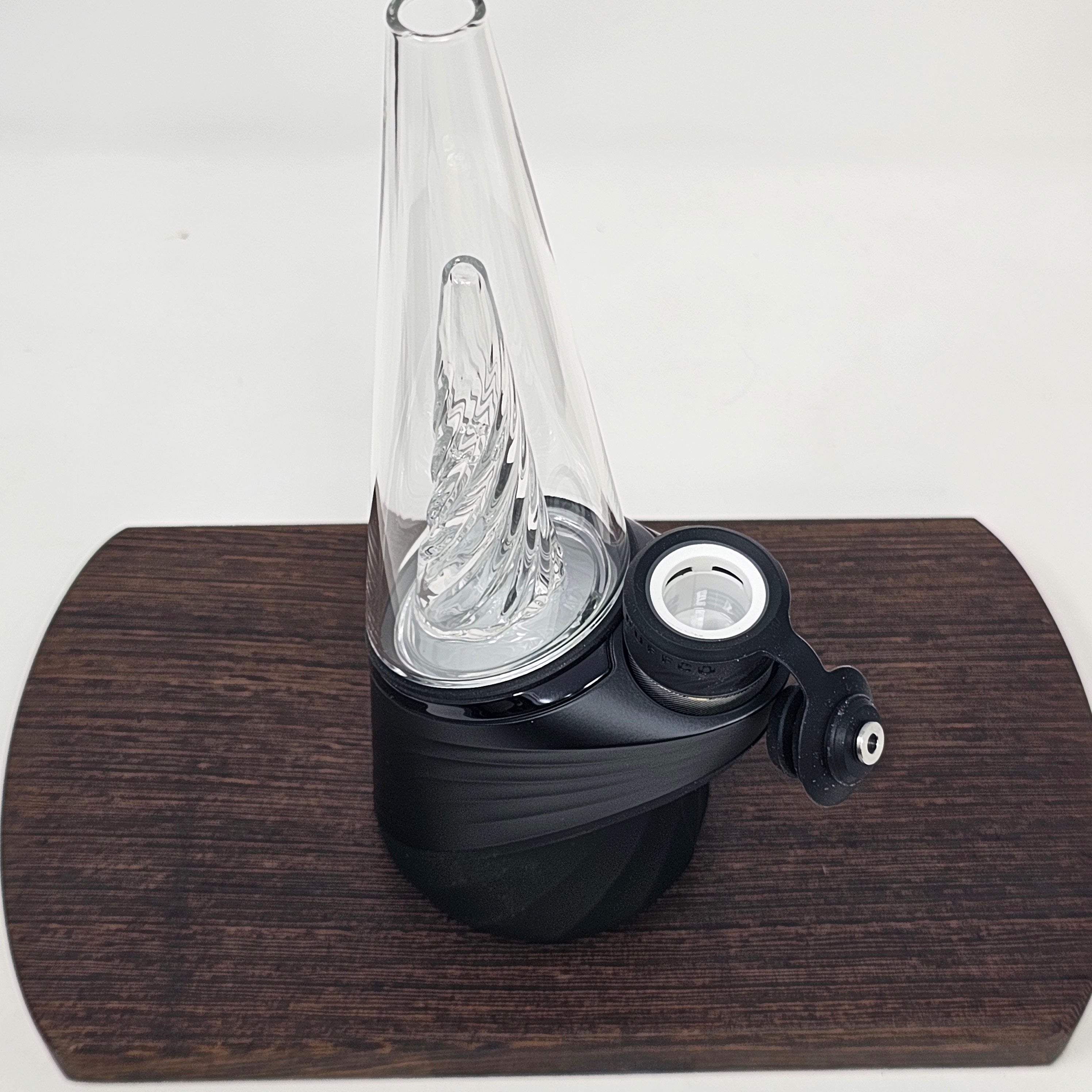 The Peak Pro (2023) is the pinnacle of hash technology. This premium smart rig delivers incredible flavor and unparalleled performance. Unlock the fullest potential of the plant with its single-button interface, deep customization via the Puffco Connect app, and patented 3D Chamber. Featuring the Joystick Cap and laser cut perc slots for improved water filtration. Currently available in Black and Pearl White.
