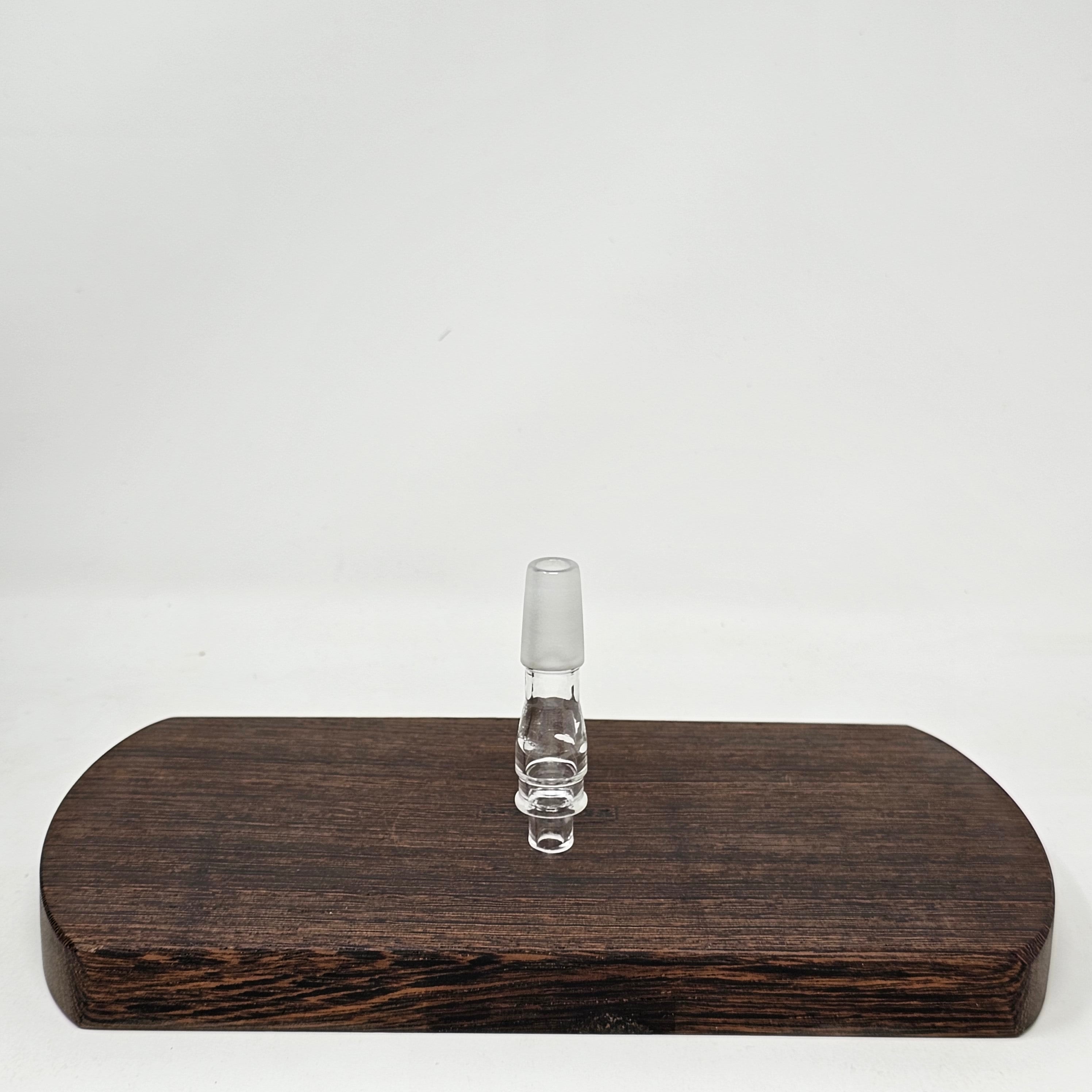 Directly connect your Easy Valve to a 14mm female glass piece with this handy adapter!

Plugs directly into valve assembly. (Not included and shown for demonstration purposes only).
