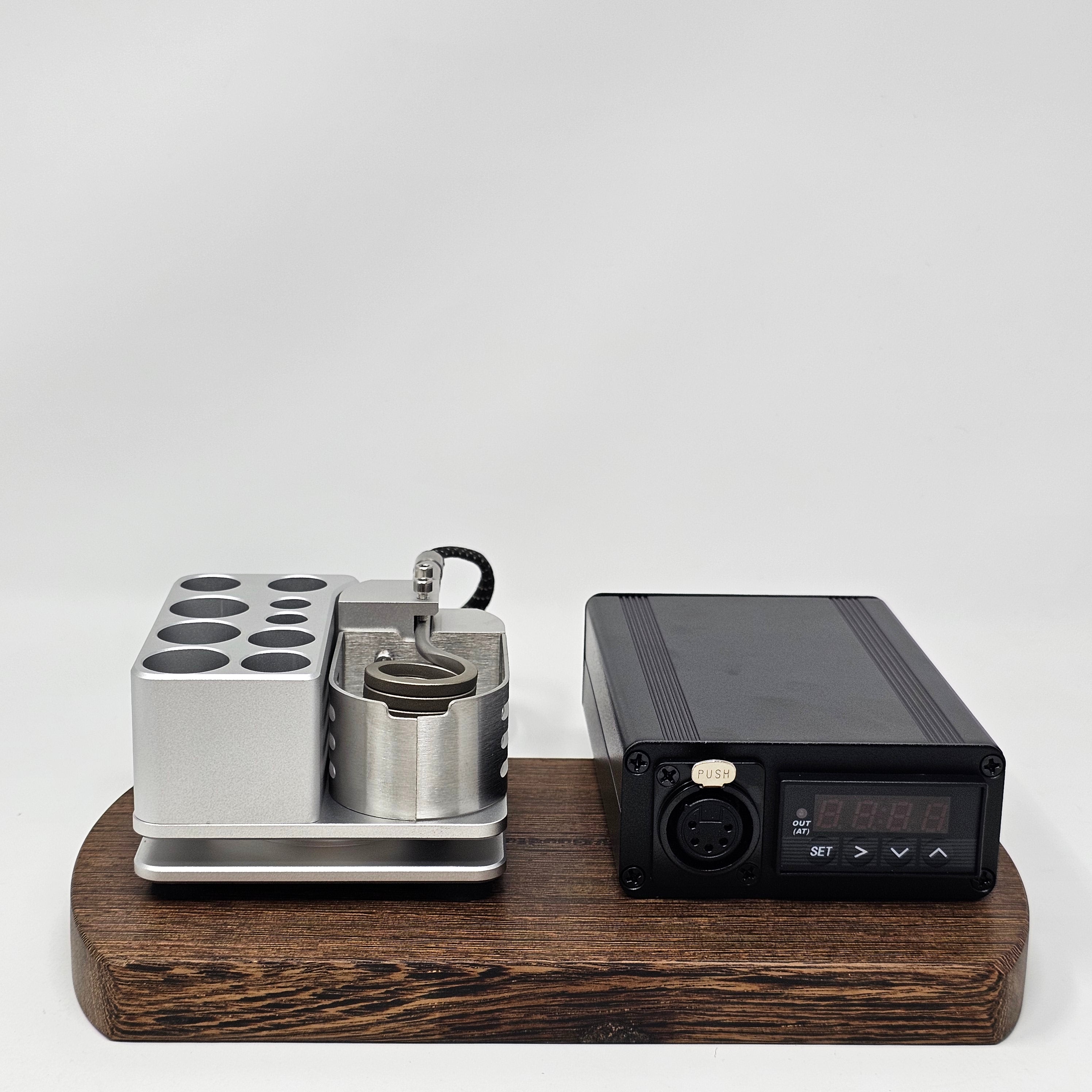 Wireless docking station allows you to clamp in your coil and plug it into your existing PID.&nbsp; Accepts 20mm and 25mm axial coils made by Crossing Tech. Some other brands may fit but installation and sizing of coils could be important.&nbsp; Please check with us before purchase if you'd like us to verify size. It's important it's installed properly where the fitment doesn't heat up the dock.