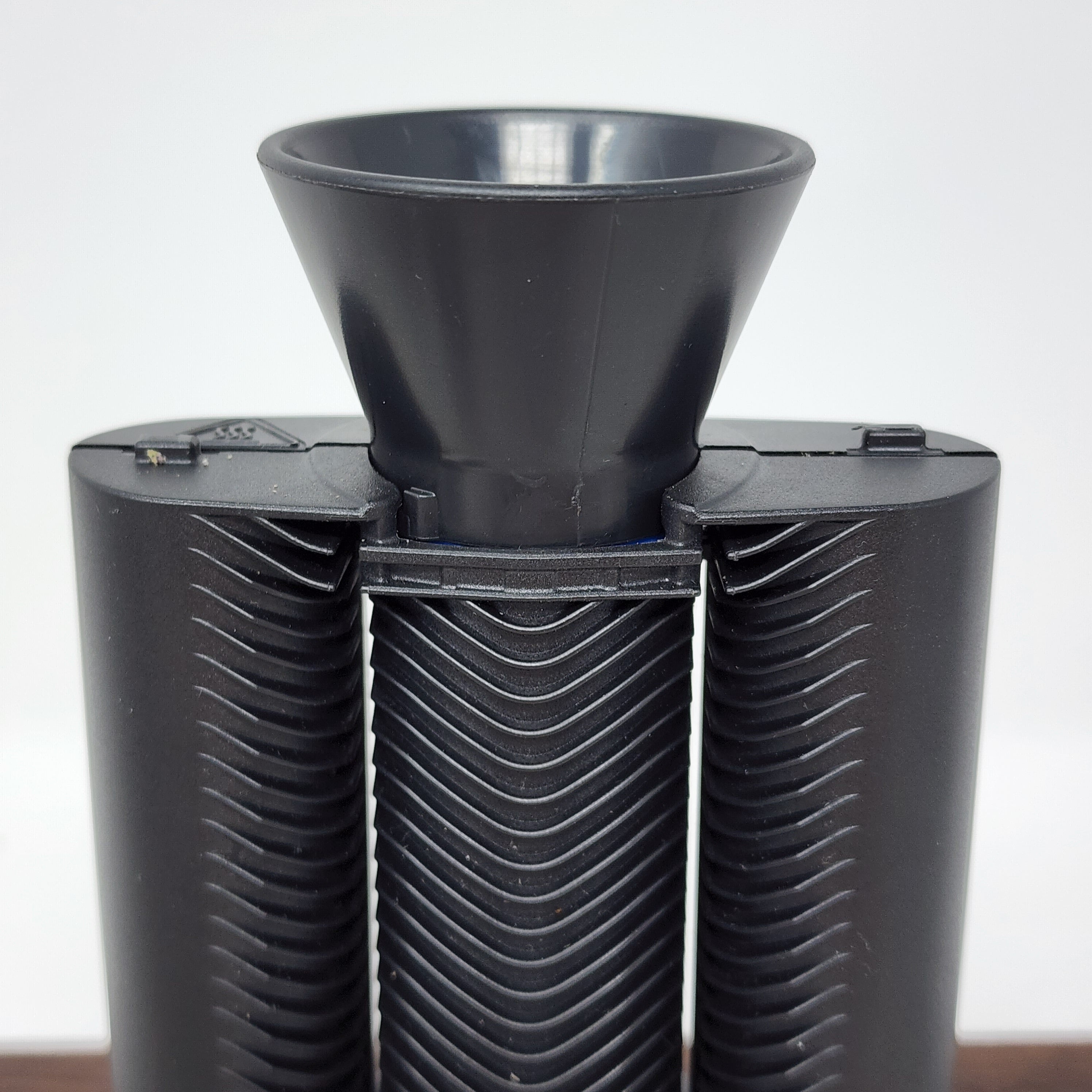Nice easy funnel for your Storz & Bickel Crafty, Crafty+ or Mighty, Mighty+ 
Keep your unit clean and keep those little bits in the bowl where they belong.